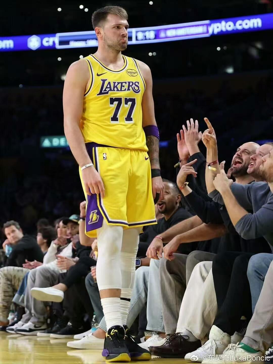 零元拍：东大王加冕得分王，NBA得分王卢卡-东契奇亲签洛杉矶湖人Nike球队限定紫金球衣背书经典Luka Magic，本人尺码，绝对是这个辉煌赛季的不二收藏！