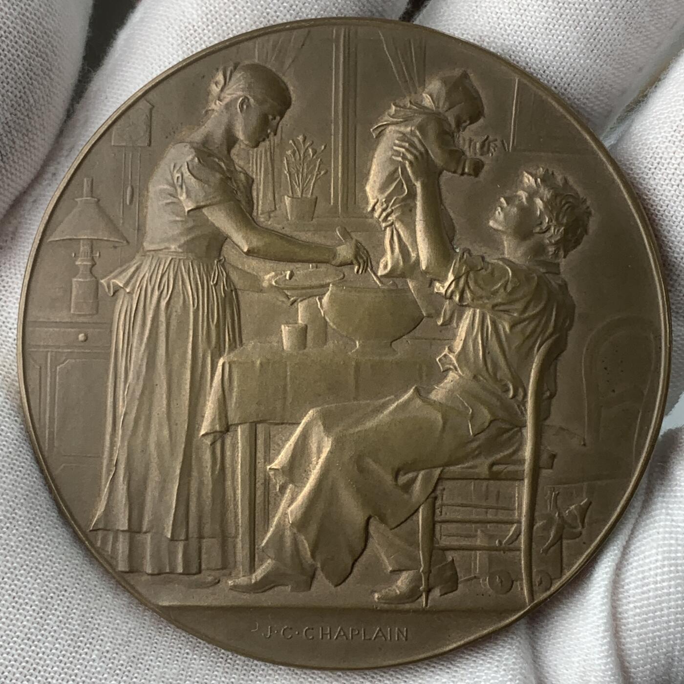 掌中浮雕-藏着的欧洲第059场 1891年法国廉价住宅协会铜章，61mm，chaplain雕刻，原盒。