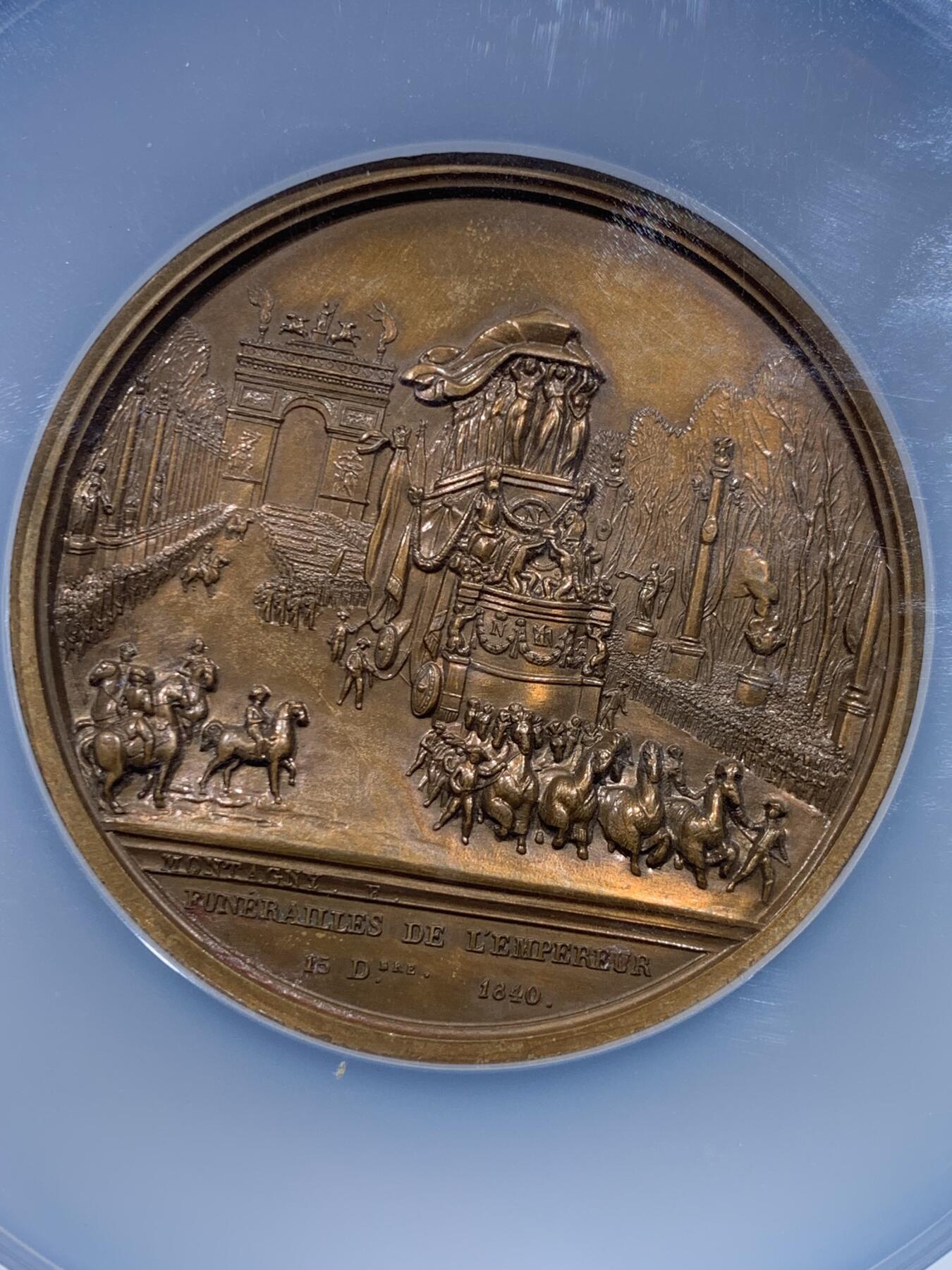 《竞宝斋》第482场 周日，周一 2场连拍 （全场包邮）20级店铺 欢迎送拍 NGC UNCD 法国1840年拿破仑巴黎葬礼大型铜章，场面刻画恢弘大气，在后铸版本里细节体现已经非常好了，直径58.5mm，重105克，加大加厚盒