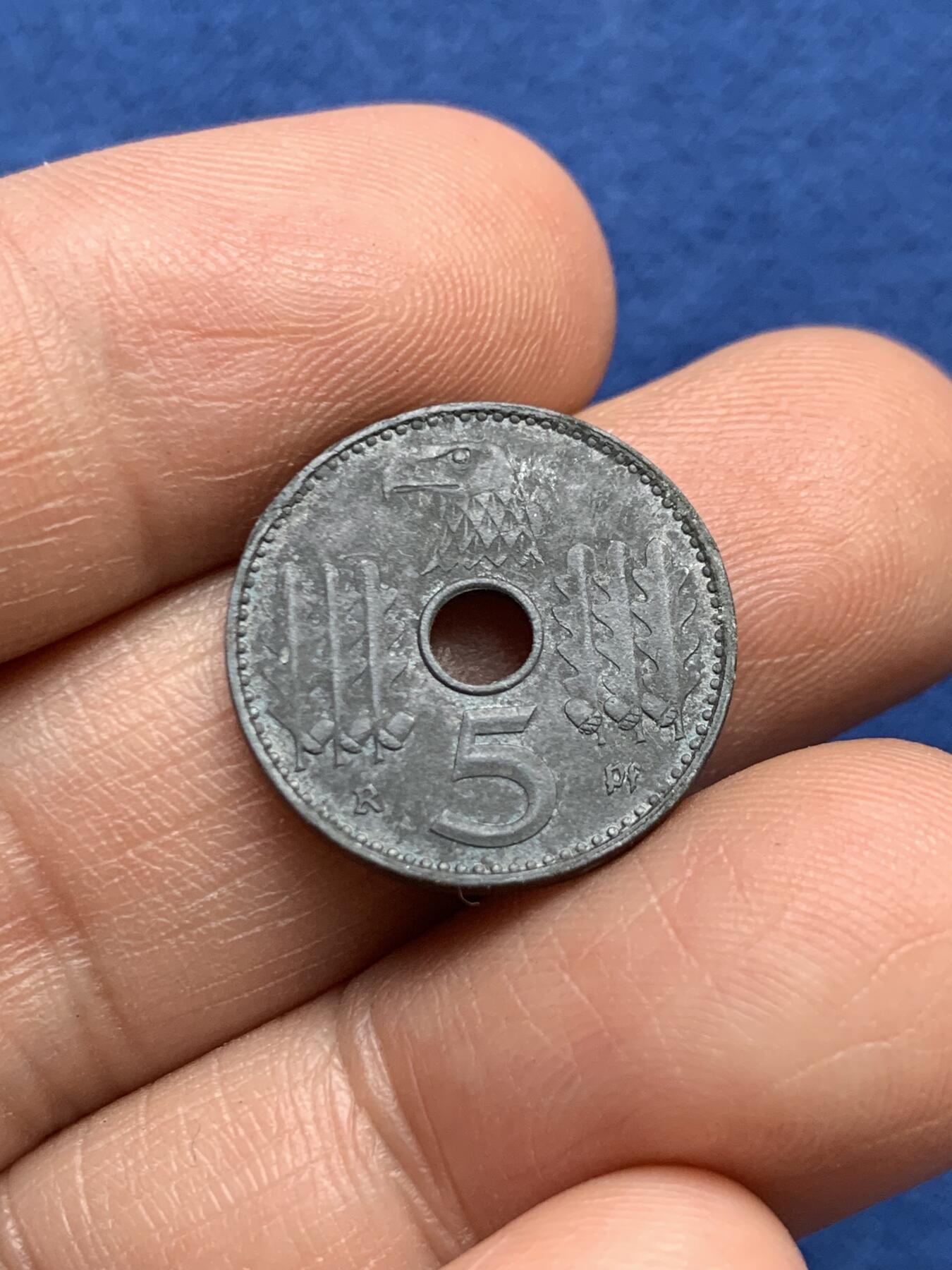 《竞宝斋》第482场 周日，周一 2场连拍 （全场包邮）20级店铺 欢迎送拍 德国1940年5芬尼 中孔锌币