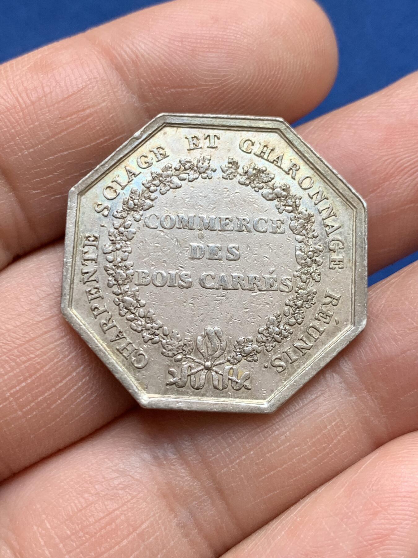 《竞宝斋》第482场 周日，周一 2场连拍 （全场包邮）20级店铺 欢迎送拍 法国1818年巴黎木材贸易供给八角银质代币 11.1克 29.3mm 早期无边铭