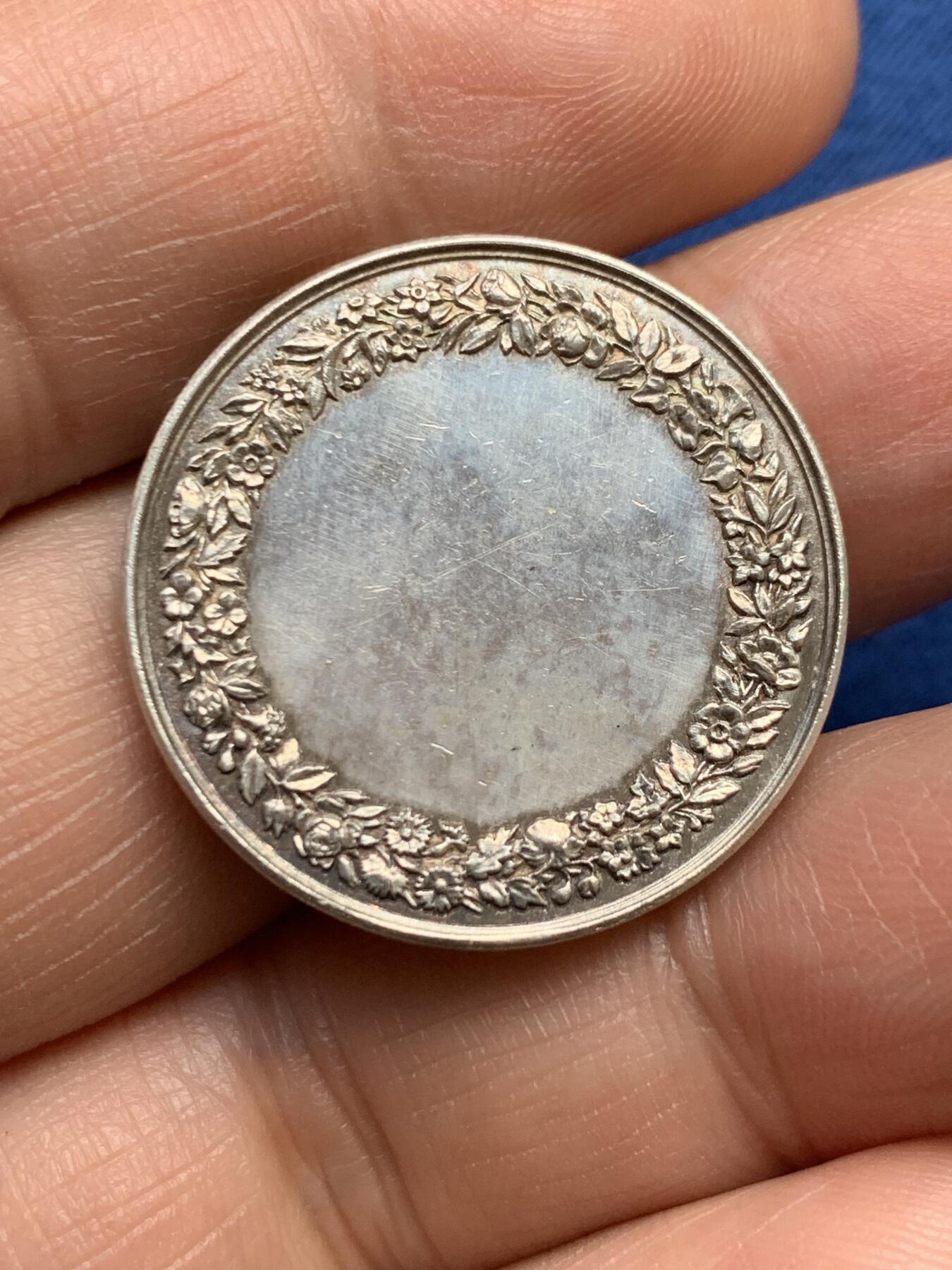 《竞宝斋》第482场 周日，周一 2场连拍 （全场包邮）20级店铺 欢迎送拍 法国结婚纪念银章 背面无刻字 27.2mm 9.95克 蜜蜂银标