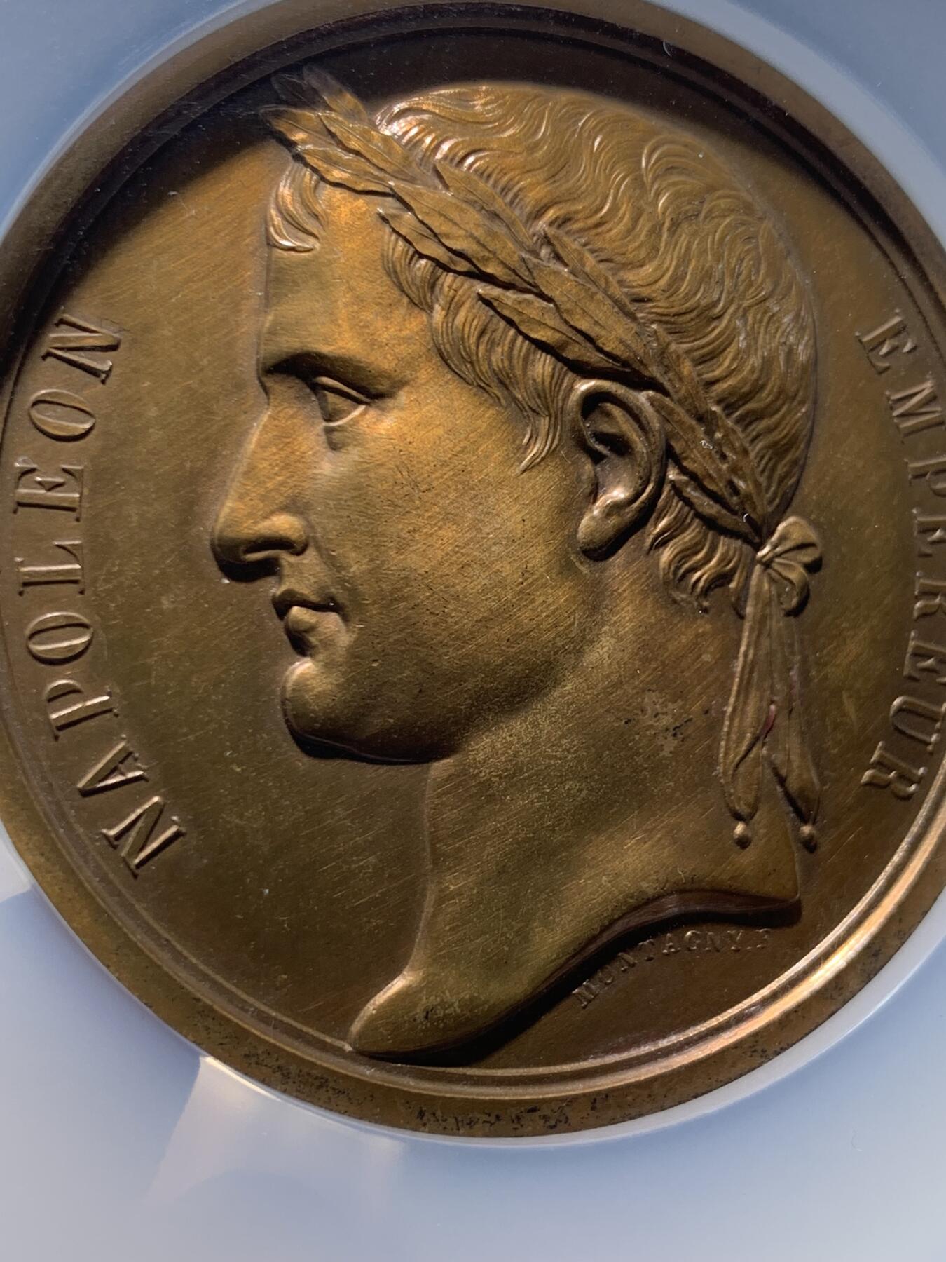 《竞宝斋》第482场 周日，周一 2场连拍 （全场包邮）20级店铺 欢迎送拍 NGC UNCD 法国1840年拿破仑巴黎葬礼大型铜章，场面刻画恢弘大气，在后铸版本里细节体现已经非常好了，直径58.5mm，重105克，加大加厚盒