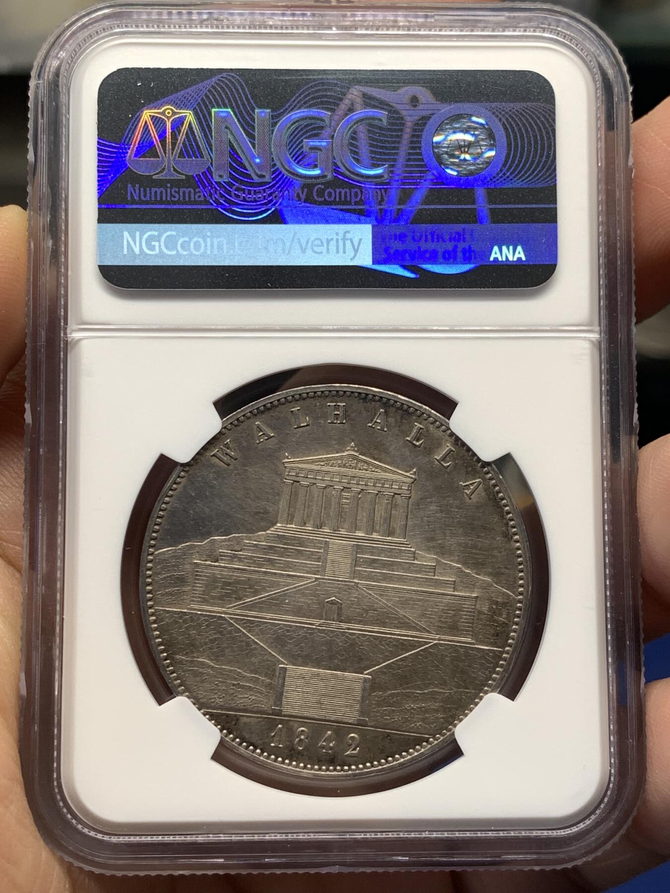 《竞宝斋》第482场 周日，周一 2场连拍 （全场包邮）20级店铺 欢迎送拍 NGC UNCD 德国1842年巴伐利亚路德维希一世纪念瓦尔哈拉英灵殿落成2泰勒 37克大银币