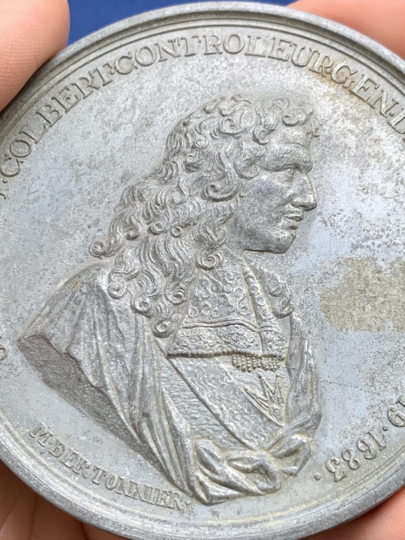 《竞宝斋》第482场 周日，周一 2场连拍 （全场包邮）20级店铺 欢迎送拍 法国国务大臣让-巴蒂斯特·柯尔贝尔纪念大锡章 光边 171.4克 80.5mm