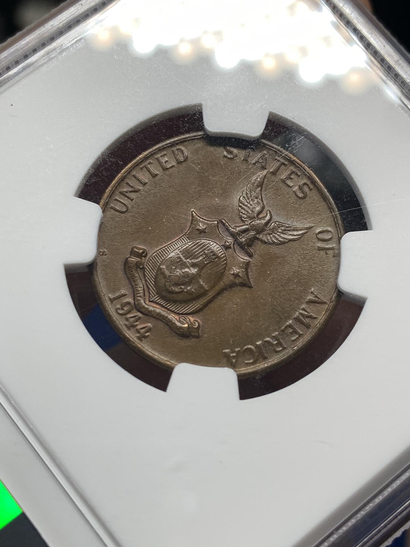 《竞宝斋》第482场 周日，周一 2场连拍 （全场包邮）20级店铺 欢迎送拍 NGC MS62BN 菲律宾 1944年 1分 铜币 红光俱在