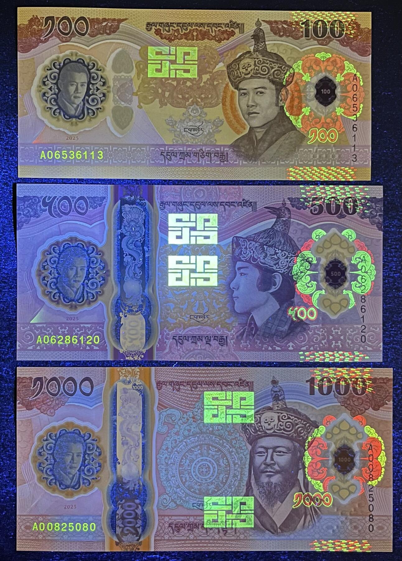 小福收藏拍卖第205期 裸钞场 本期有多张豹子号靓号  大量民国钞 百慕大样钞洋葱冠全套  阿富汗首年份查希尔国王和独立纪念碑 仅发行1000枚亚克力砖封蒙古20000图格里克帝国800周年纪念钞 卢旺达 东加勒比 斯里兰卡等多国精美纸币