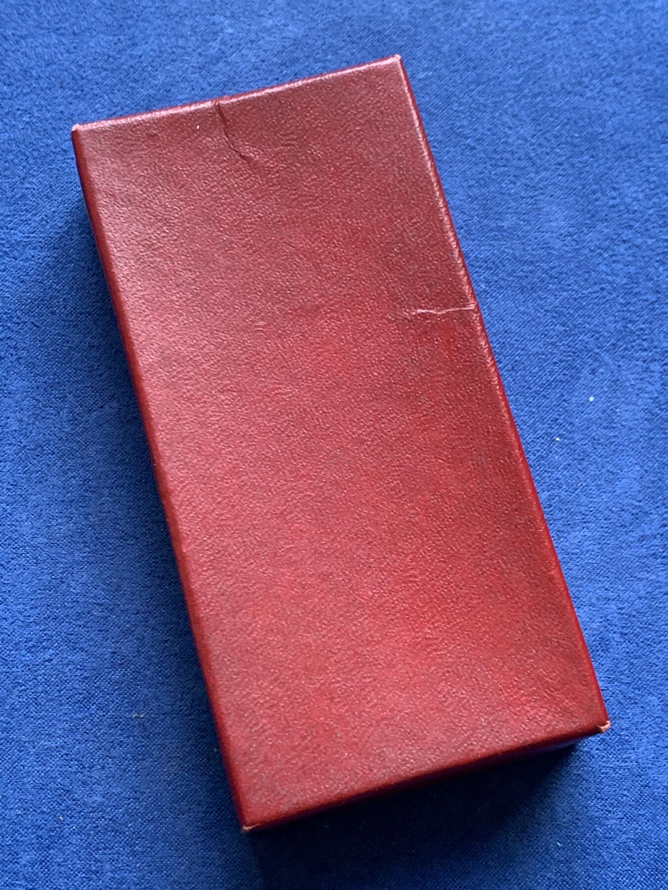 《竞宝斋》第482场 周日，周一 2场连拍 （全场包邮）20级店铺 欢迎送拍 英国1959年共济会镀金银章。设计奢美，工艺精湛，走狮银标清晰，金水饱满，细节见图。总重约32.7克