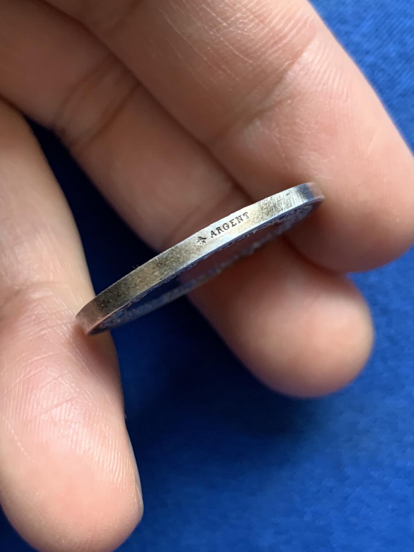 《竞宝斋》第482场 周日，周一 2场连拍 （全场包邮）20级店铺 欢迎送拍 法国结婚纪念银章 背面无刻字 27.2mm 9.95克 蜜蜂银标