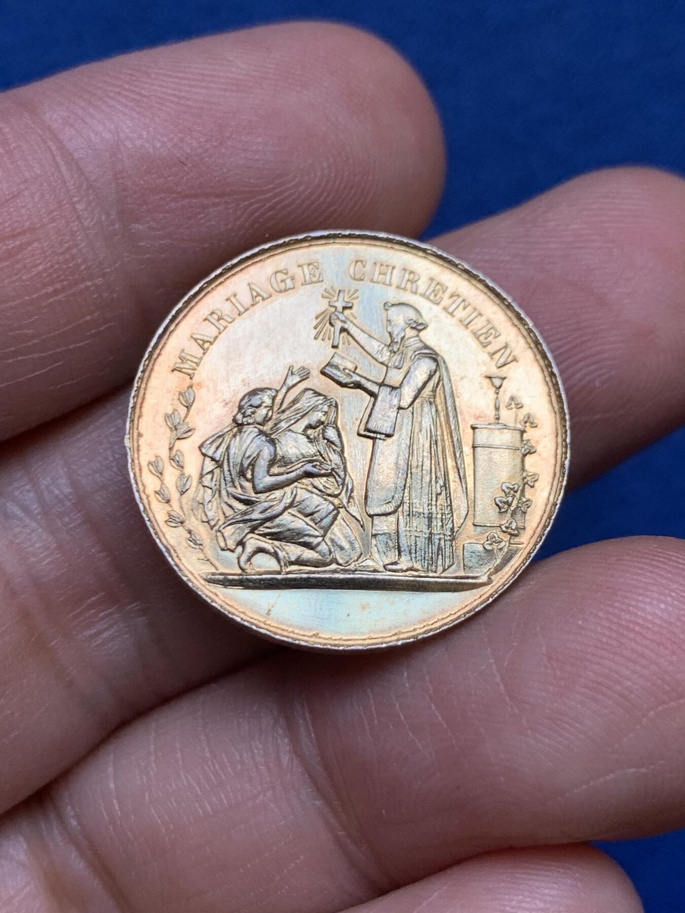 《竞宝斋》第482场 周日，周一 2场连拍 （全场包邮）20级店铺 欢迎送拍 法国1877年结婚镀金纪念银章 23.9mm 4.92克 蜜蜂银标 好品