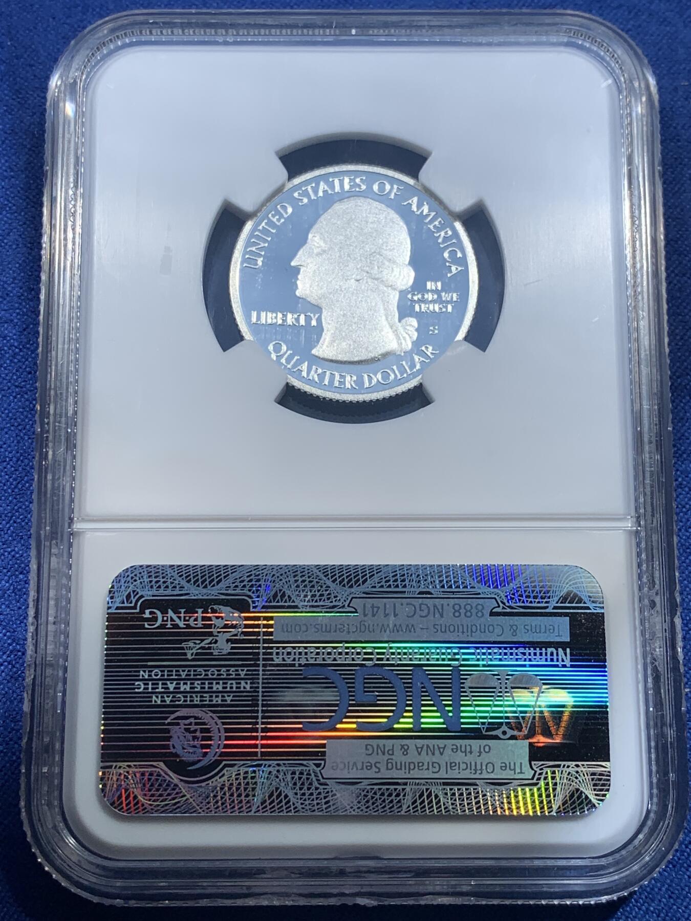 《竞宝斋》第482场 周日，周一 2场连拍 （全场包邮）20级店铺 欢迎送拍 NGC PF70UC 美国2010年美丽美国-胡德山国家森林公园1/4元精制银币，PROOF精制币，打制精美，小巧精致，状态一流，冠军分。