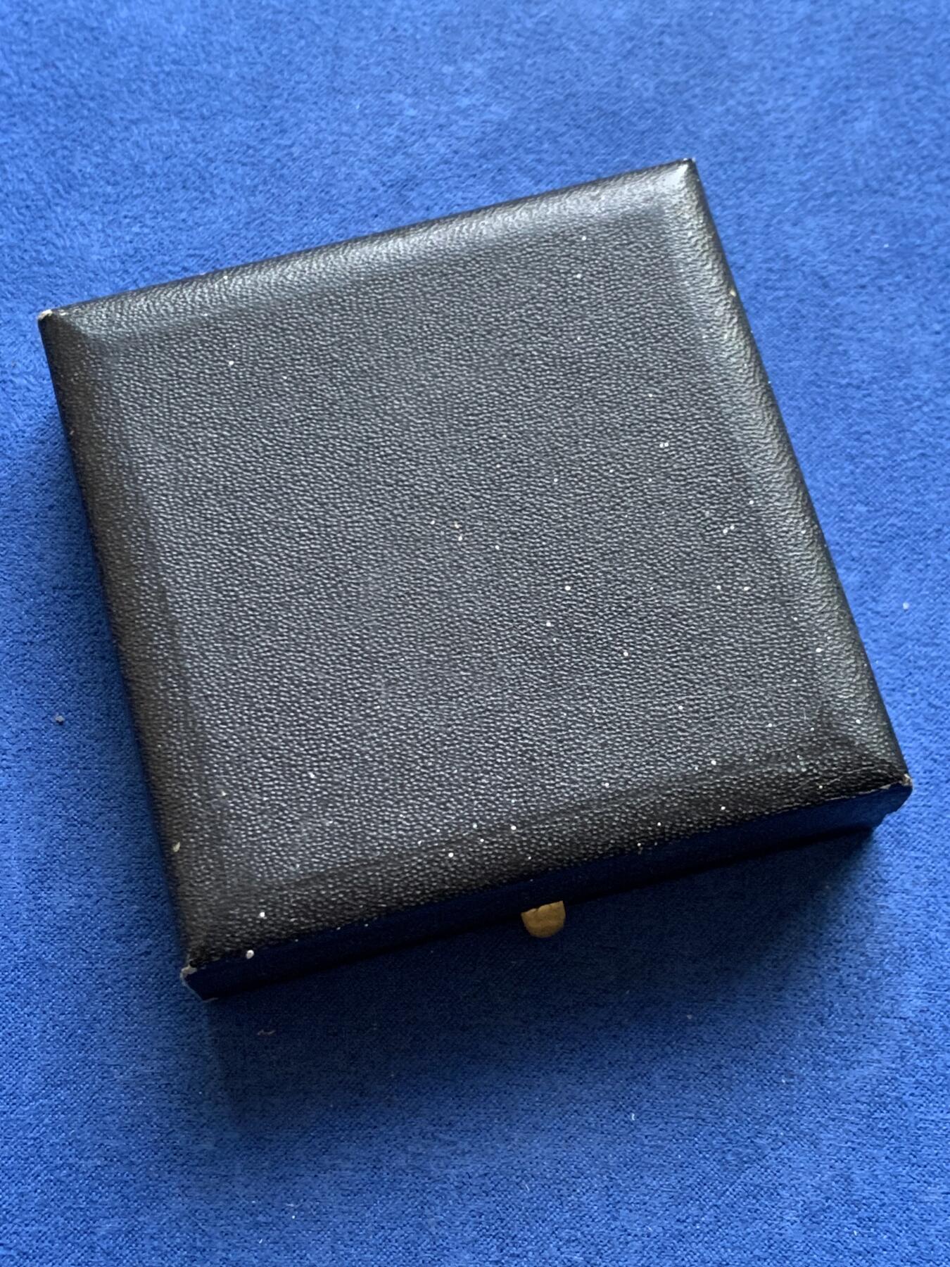 《竞宝斋》第482场 周日，周一 2场连拍 （全场包邮）20级店铺 欢迎送拍 1934年瑞士弗莱堡射击节铜章，49.5mm，53.2克，存世量少，带盒，品相极好