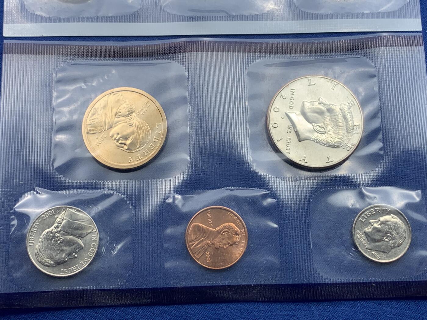 《竞宝斋》第482场 周日，周一 2场连拍 （全场包邮）20级店铺 欢迎送拍 两套一组 2001年美国P厂+D厂套币(每个版本各10枚)，少见品种