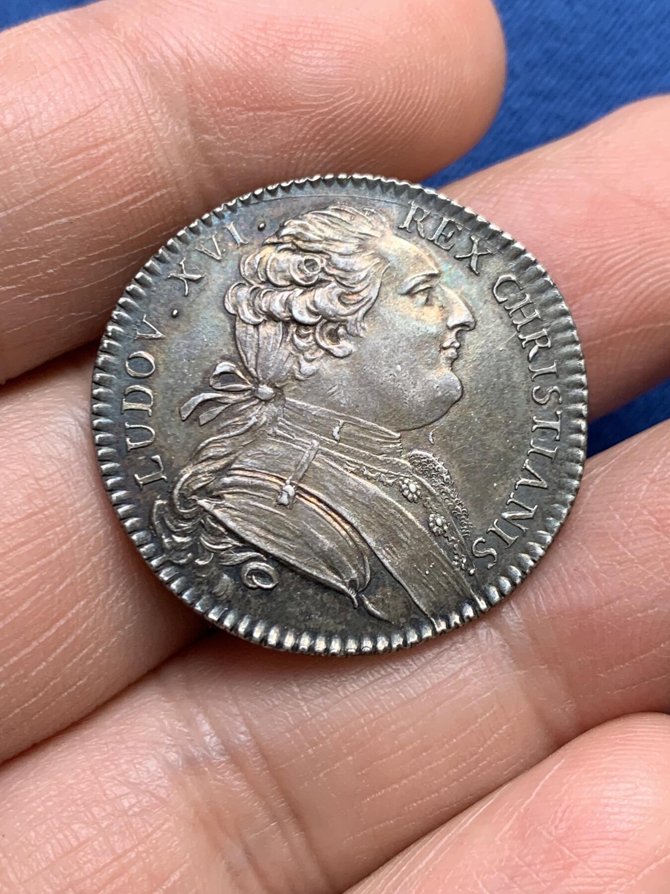 《竞宝斋》第482场 周日，周一 2场连拍 （全场包邮）20级店铺 欢迎送拍 法国1783圣梅达尔主教银质代币 正面路易十六 8.25克 28.6mm