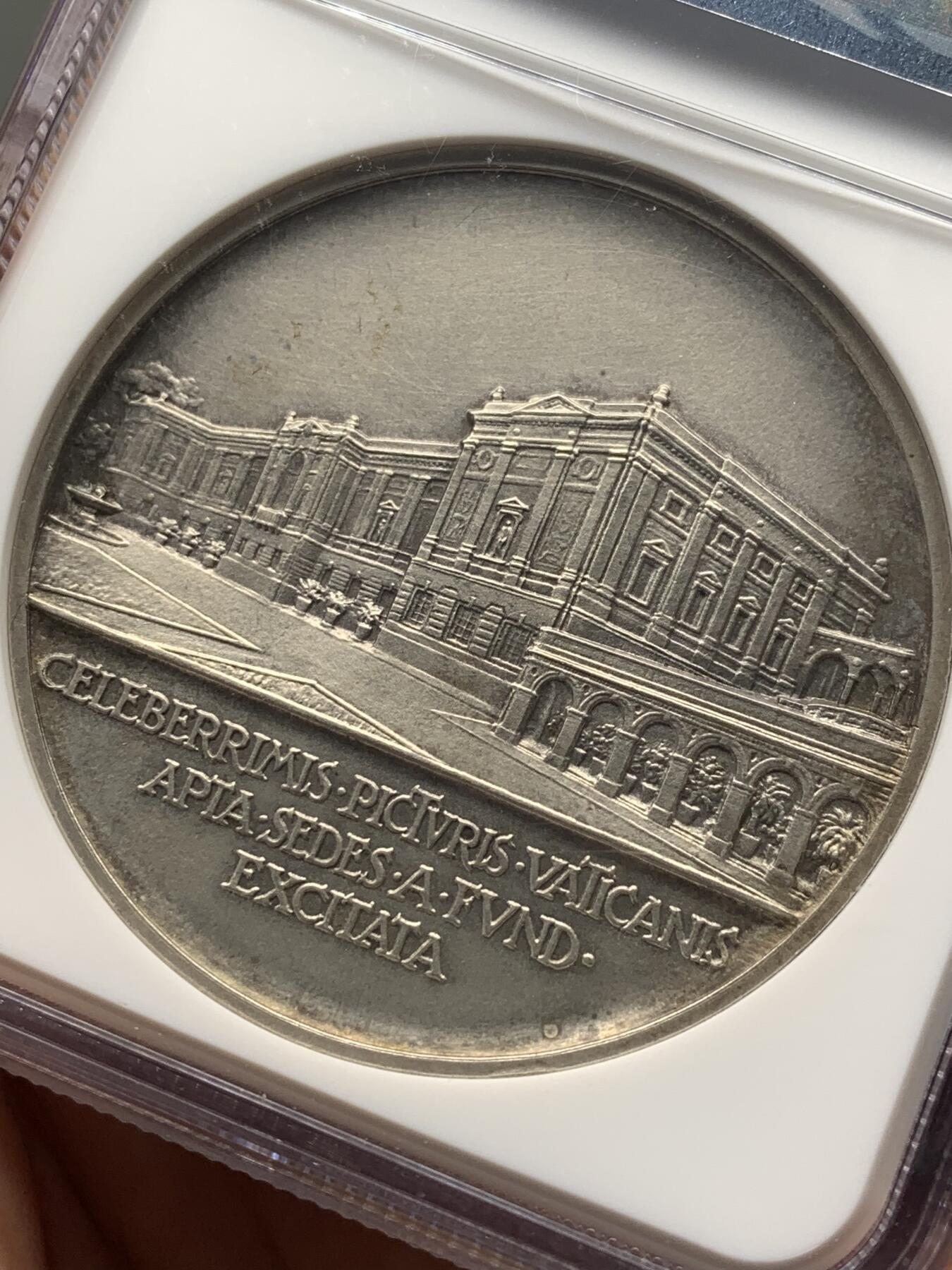 《竞宝斋》第482场 周日，周一 2场连拍 （全场包邮）20级店铺 欢迎送拍 NGC MS62 梵蒂冈1932年教皇庇护十一世银章，为纪念新梵蒂冈画廊/美术馆铸造的银质纪念章。梵蒂冈章牌目录RINALAI-126,权威目录收录官方章牌。收藏价值高。加厚盒。