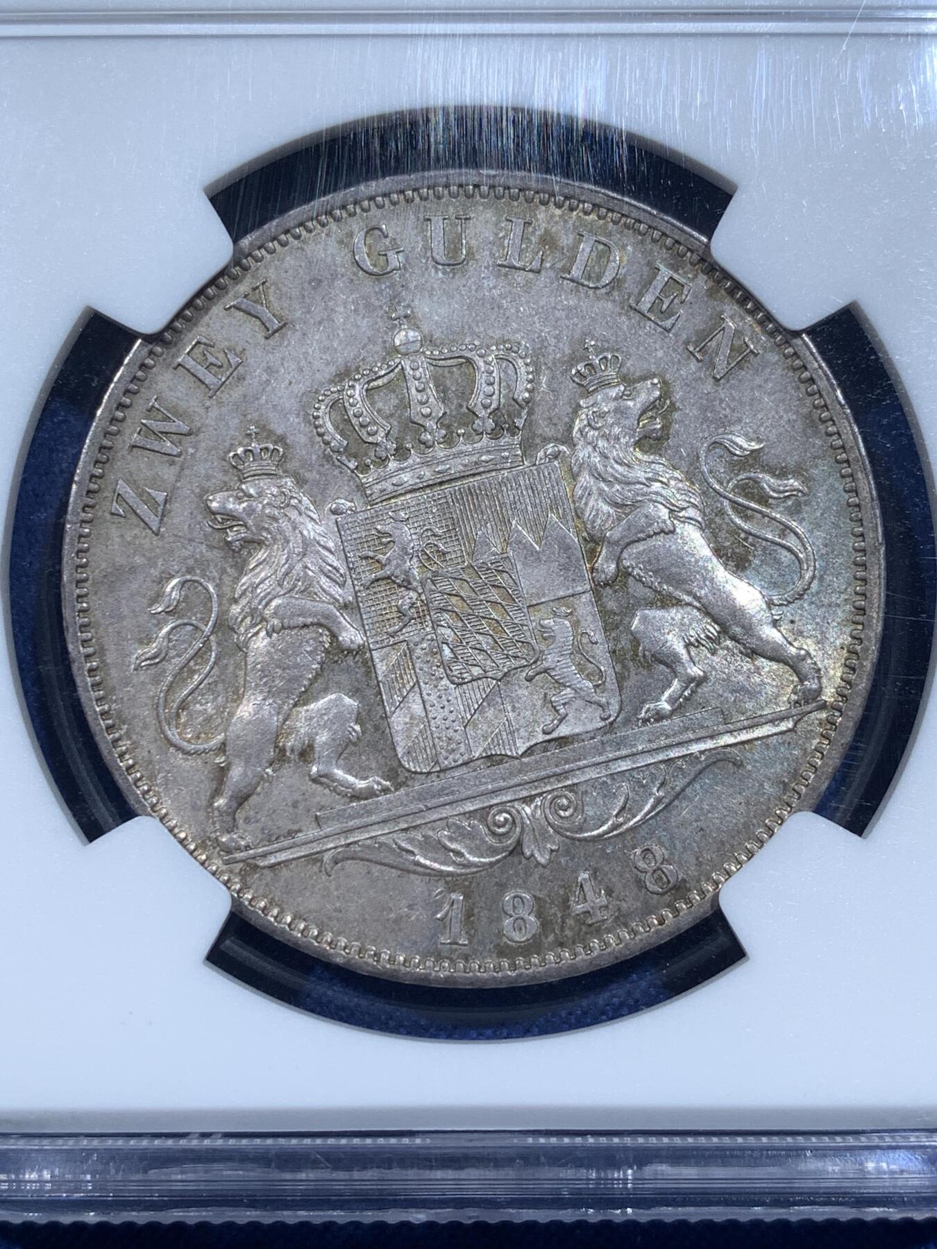 《竞宝斋》第482场 周日，周一 2场连拍 （全场包邮）20级店铺 欢迎送拍 亚军分 NGC MS64 德国1848年巴伐利亚双狮流通2盾大银币，马克西米利安二世，2泰勒同款的双狮盾徽设计。环彩包浆，底板丝滑。流通充分的品种，高分实际比2泰勒更少，更高仅有1枚