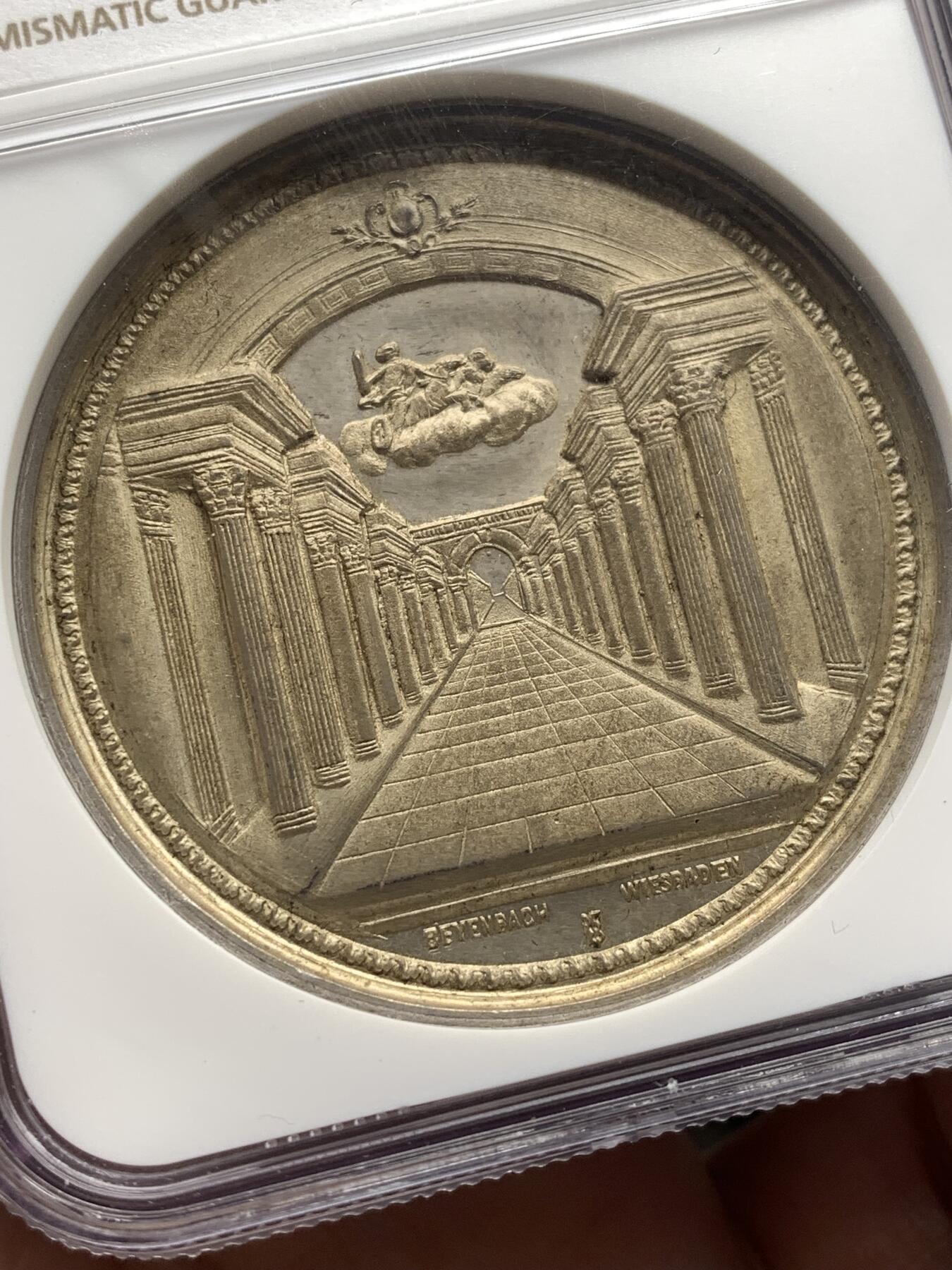 《竞宝斋》第482场 周日，周一 2场连拍 （全场包邮）20级店铺 欢迎送拍 NGC MS62 德国1897普鲁士国王威廉一世诞辰百年银质纪念章 超高浮雕设计 云霄飞车生动 直径45mm 加厚盒