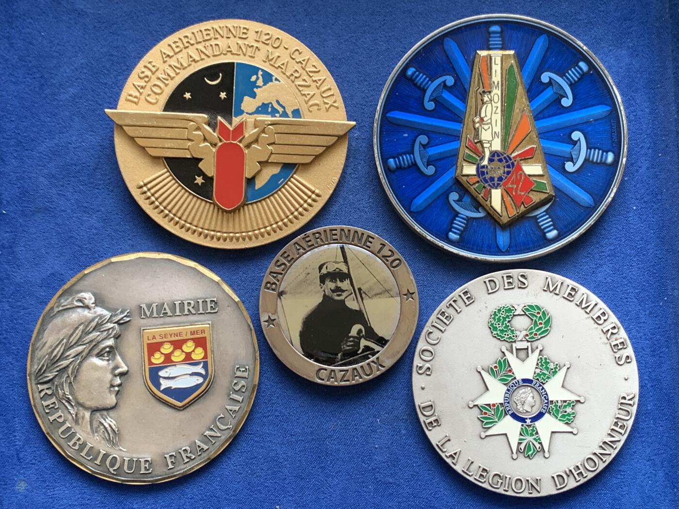 《竞宝斋》第482场 周日，周一 2场连拍 （全场包邮）20级店铺 欢迎送拍 五枚一组 法国军事题材铜章 总重600克 49.5mm-79mm