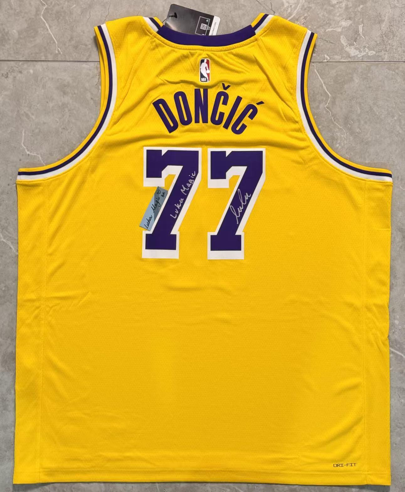 零元拍：东大王加冕得分王，NBA得分王卢卡-东契奇亲签洛杉矶湖人Nike球队限定紫金球衣背书经典Luka Magic，本人尺码，绝对是这个辉煌赛季的不二收藏！