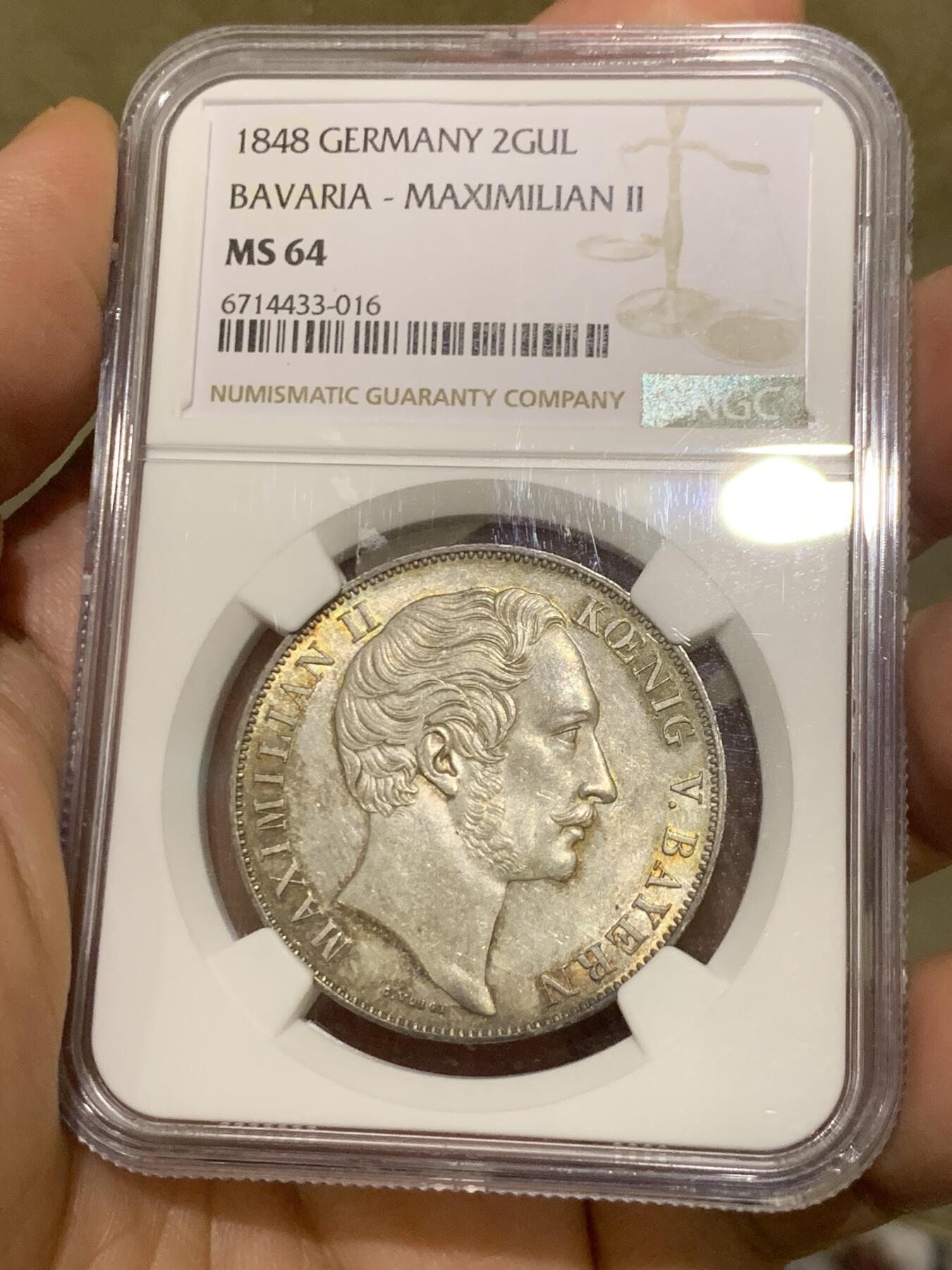 《竞宝斋》第482场 周日，周一 2场连拍 （全场包邮）20级店铺 欢迎送拍 亚军分 NGC MS64 德国1848年巴伐利亚双狮流通2盾大银币，马克西米利安二世，2泰勒同款的双狮盾徽设计。环彩包浆，底板丝滑。流通充分的品种，高分实际比2泰勒更少，更高仅有1枚
