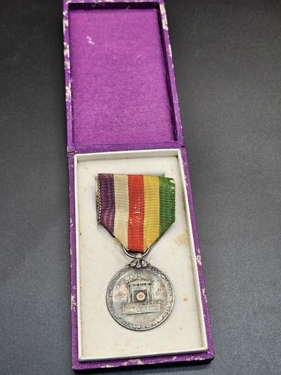 0元起拍勋章 第348期 咸鱼国勋章拍卖专场 4月22日（周三）下午6：00开始 稀少紫盒 昭和大礼纪念章 银制