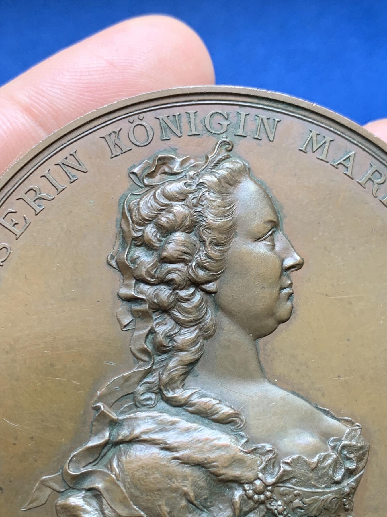 《竞宝斋》第482场 周日，周一 2场连拍 （全场包邮）20级店铺 欢迎送拍 1888年奥地利维也纳特蕾莎纪念大铜章，名家沙夫作品，86.6克，63.2mm。极品细节，高浮雕。