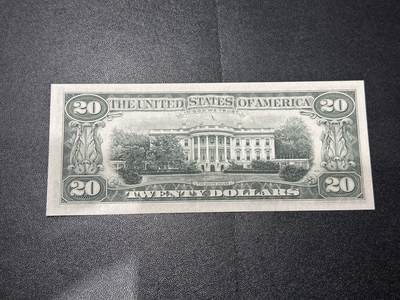 《外钞收藏家》第六百二十九期（精品场）（长期征集拍品、欢迎藏友们联系合作） 1974年美国小头版20美元 全新UNC 尾067