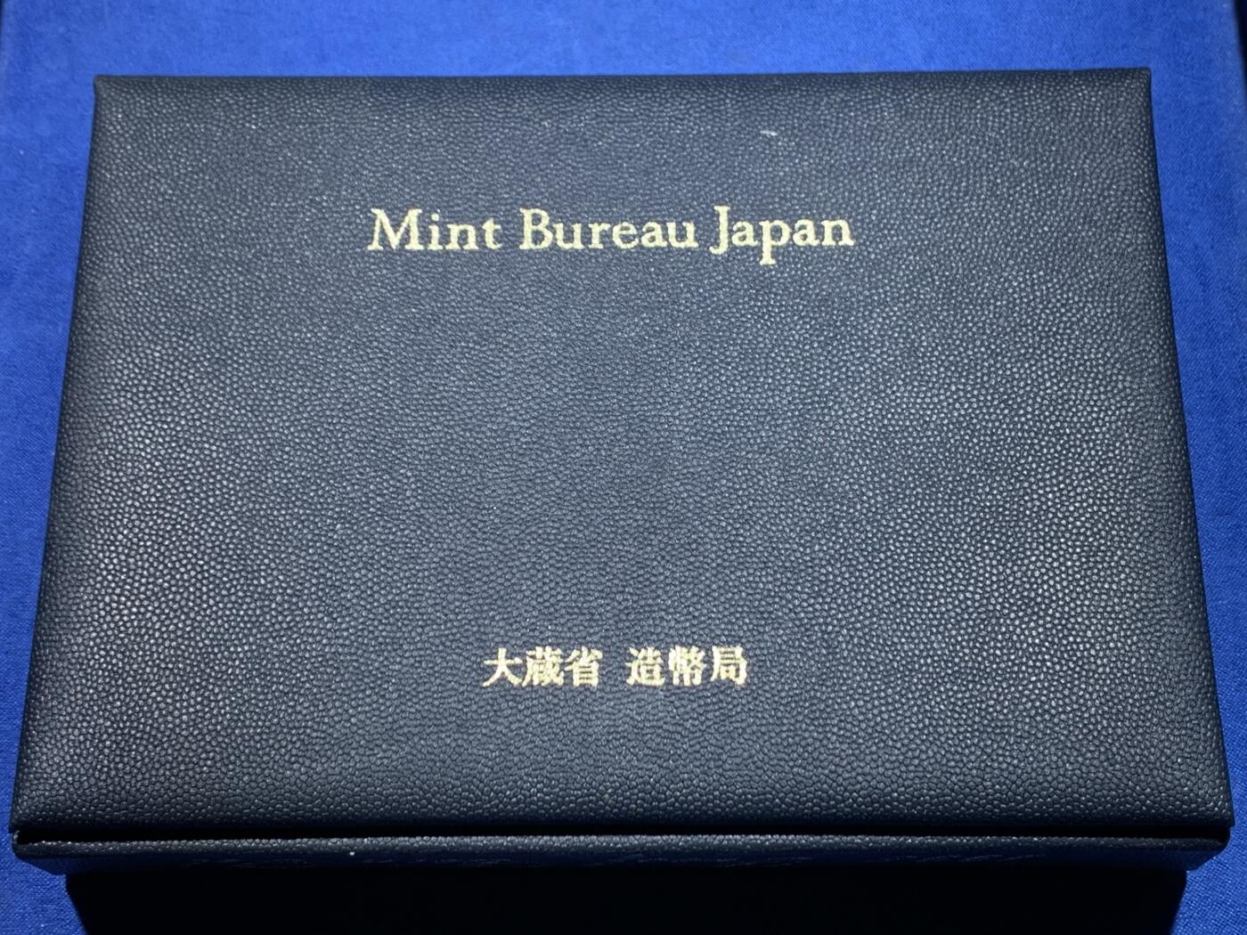 《竞宝斋》第482场 周日，周一 2场连拍 （全场包邮）20级店铺 欢迎送拍 1995年/平成7年日本精制黑皮套币