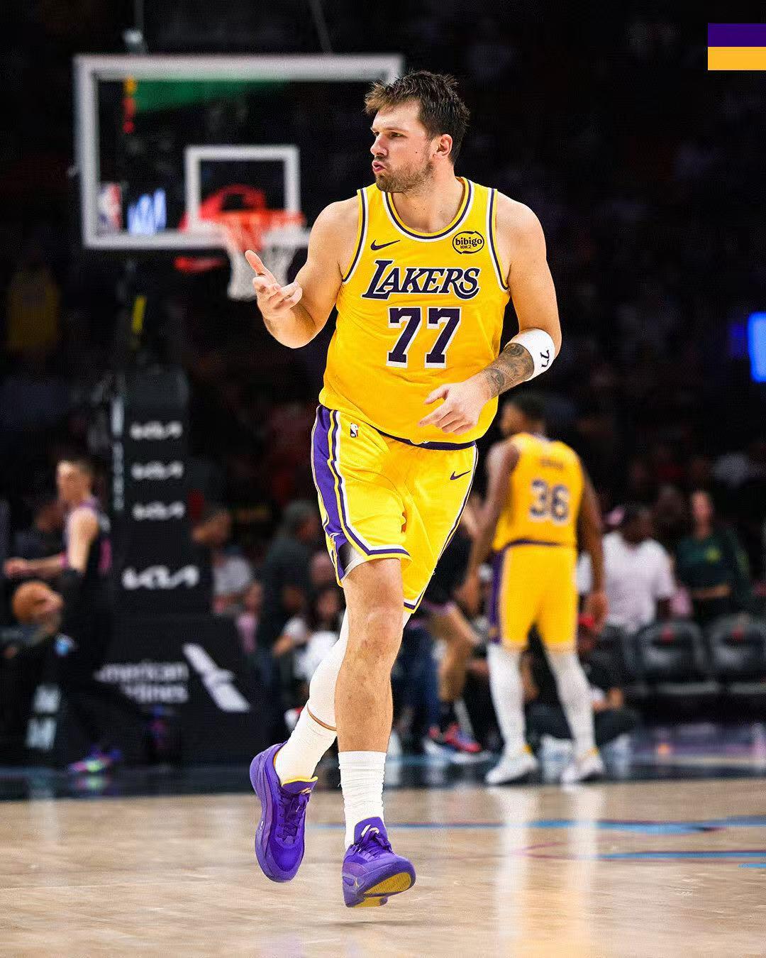 零元拍：东大王加冕得分王，NBA得分王卢卡-东契奇亲签洛杉矶湖人Nike球队限定紫金球衣背书经典Luka Magic，本人尺码，绝对是这个辉煌赛季的不二收藏！