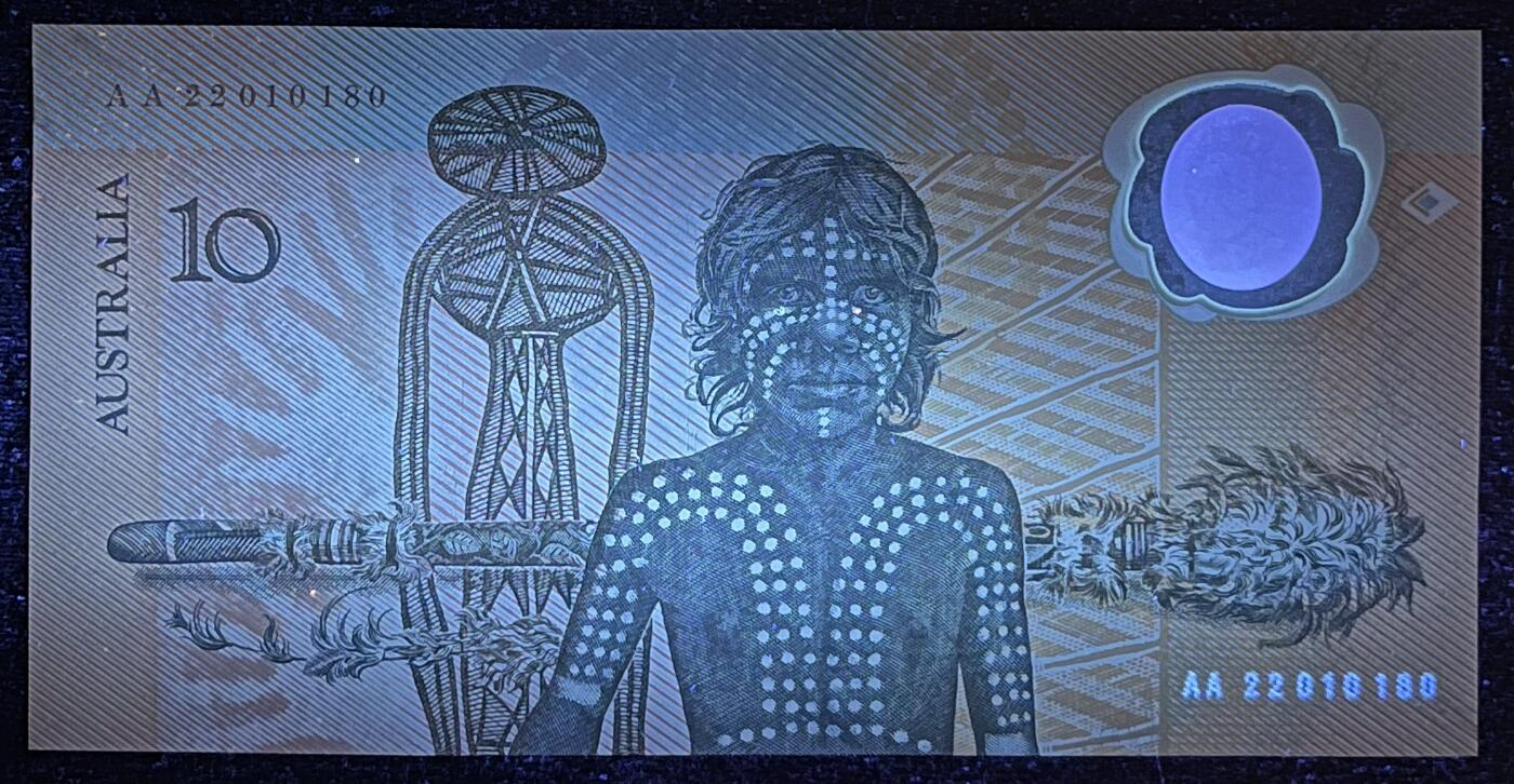 小福收藏拍卖第205期 裸钞场 本期有多张豹子号靓号  大量民国钞 百慕大样钞洋葱冠全套  阿富汗首年份查希尔国王和独立纪念碑 仅发行1000枚亚克力砖封蒙古20000图格里克帝国800周年纪念钞 卢旺达 东加勒比 斯里兰卡等多国精美纸币