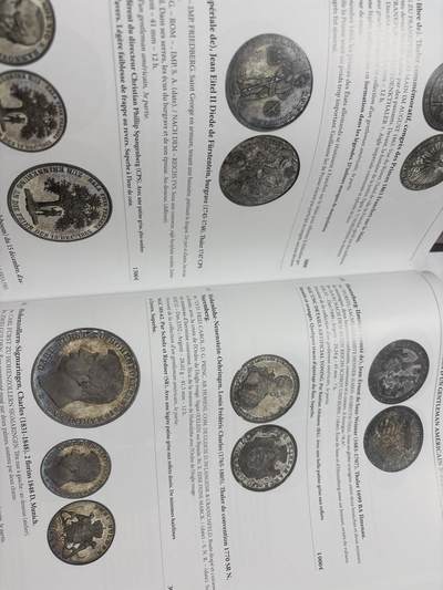 文馨钱币收藏第 303 场，【五一钱币荟，收藏盛宴】长期接代拍业务 世界各国各朝各代货币介绍目录大全附带价格表，应有尽有，全书共 704 页，非常厚重，约几公斤，不包邮，中拍实收快递邮费