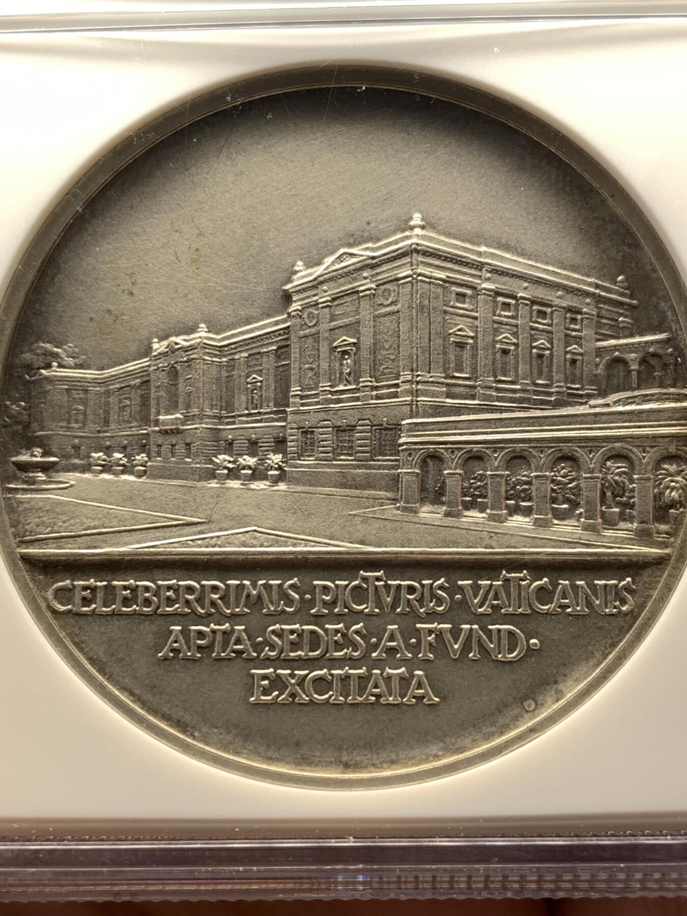 《竞宝斋》第482场 周日，周一 2场连拍 （全场包邮）20级店铺 欢迎送拍 NGC MS62 梵蒂冈1932年教皇庇护十一世银章，为纪念新梵蒂冈画廊/美术馆铸造的银质纪念章。梵蒂冈章牌目录RINALAI-126,权威目录收录官方章牌。收藏价值高。加厚盒。