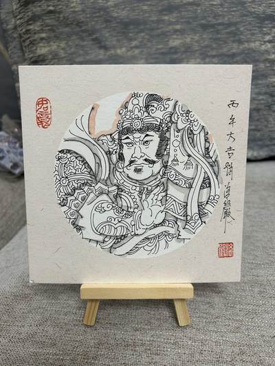 喜灰玩卡拍卖第八期，接拍品0佣金，欢迎送拍，释放现金流，让自己有资金可以购买更多喜欢的卡牌，让别的卡友能淘到更多心仪的卡牌 赵洛严老师手绘卡 多闻天王  15.3cmx15.5c m