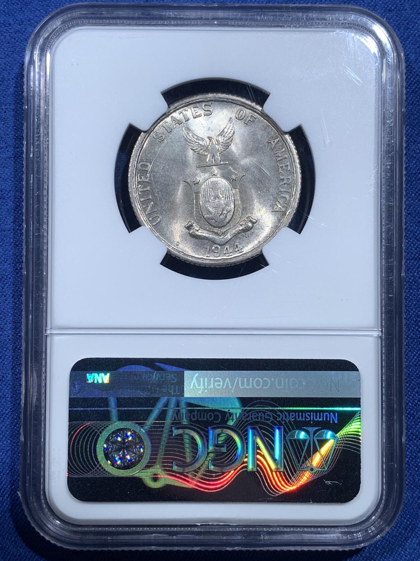 《竞宝斋》第482场 周日，周一 2场连拍 （全场包邮）20级店铺 欢迎送拍 NGC MS65 美属菲律宾1944年打铁女神50分银币，本品种的超高分，爆光，底板丝滑，设计优美