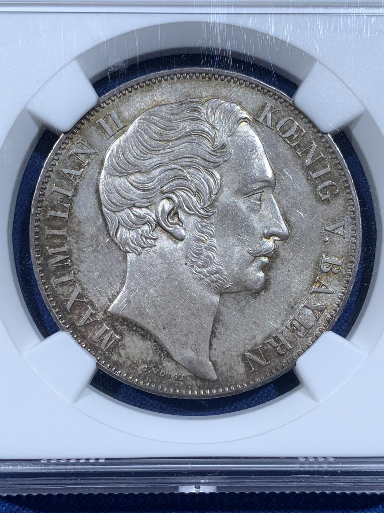 《竞宝斋》第482场 周日，周一 2场连拍 （全场包邮）20级店铺 欢迎送拍 亚军分 NGC MS64 德国1848年巴伐利亚双狮流通2盾大银币，马克西米利安二世，2泰勒同款的双狮盾徽设计。环彩包浆，底板丝滑。流通充分的品种，高分实际比2泰勒更少，更高仅有1枚