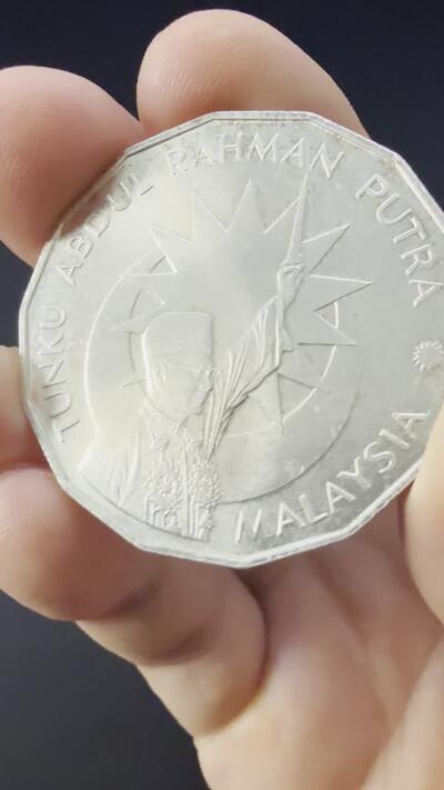 【周六 19:30】乾藏阁外国银币专场・裸币 / 评级币 + 银章铜章 保真包老 马来西亚 1982 年 25 林吉特大银币（独立纪念）