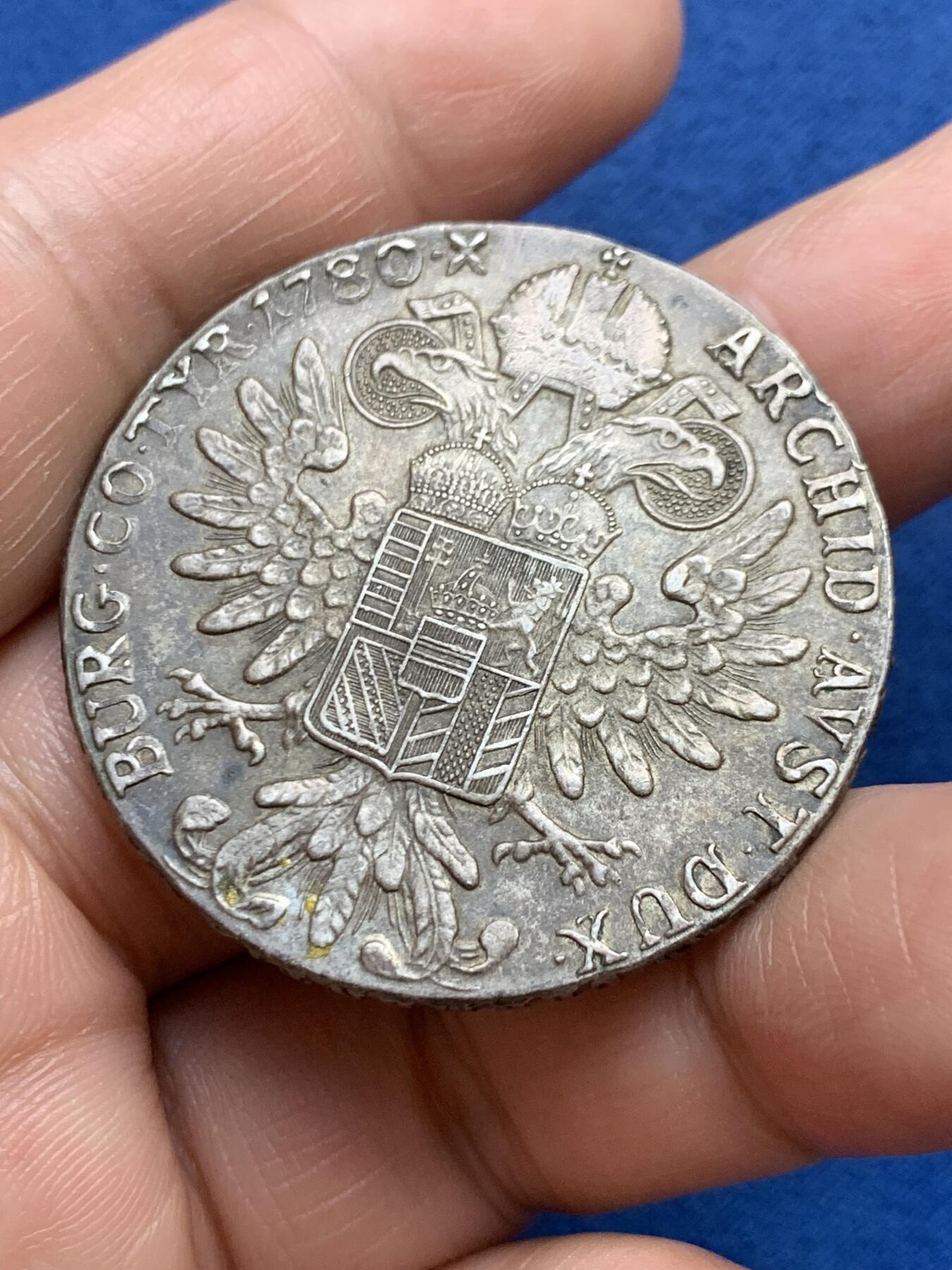 《竞宝斋》第482场 周日，周一 2场连拍 （全场包邮）20级店铺 欢迎送拍 奥地利1780年特蕾莎大银币后铸双须版本，整体状态温润，28克，833银