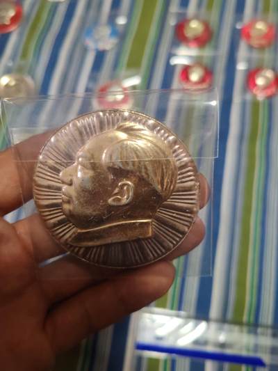 毛主席纪念章 - 毛主席纪念章