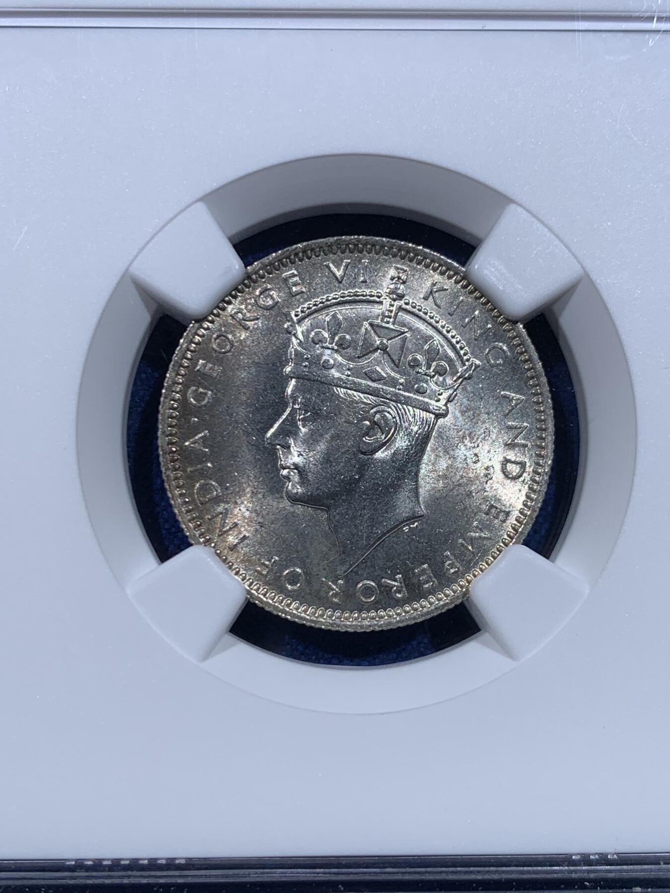 《竞宝斋》第482场 周日，周一 2场连拍 （全场包邮）20级店铺 欢迎送拍 NGC MS64 马来亚1943年乔六20分银币 少见BU状态，光度非常好的一枚