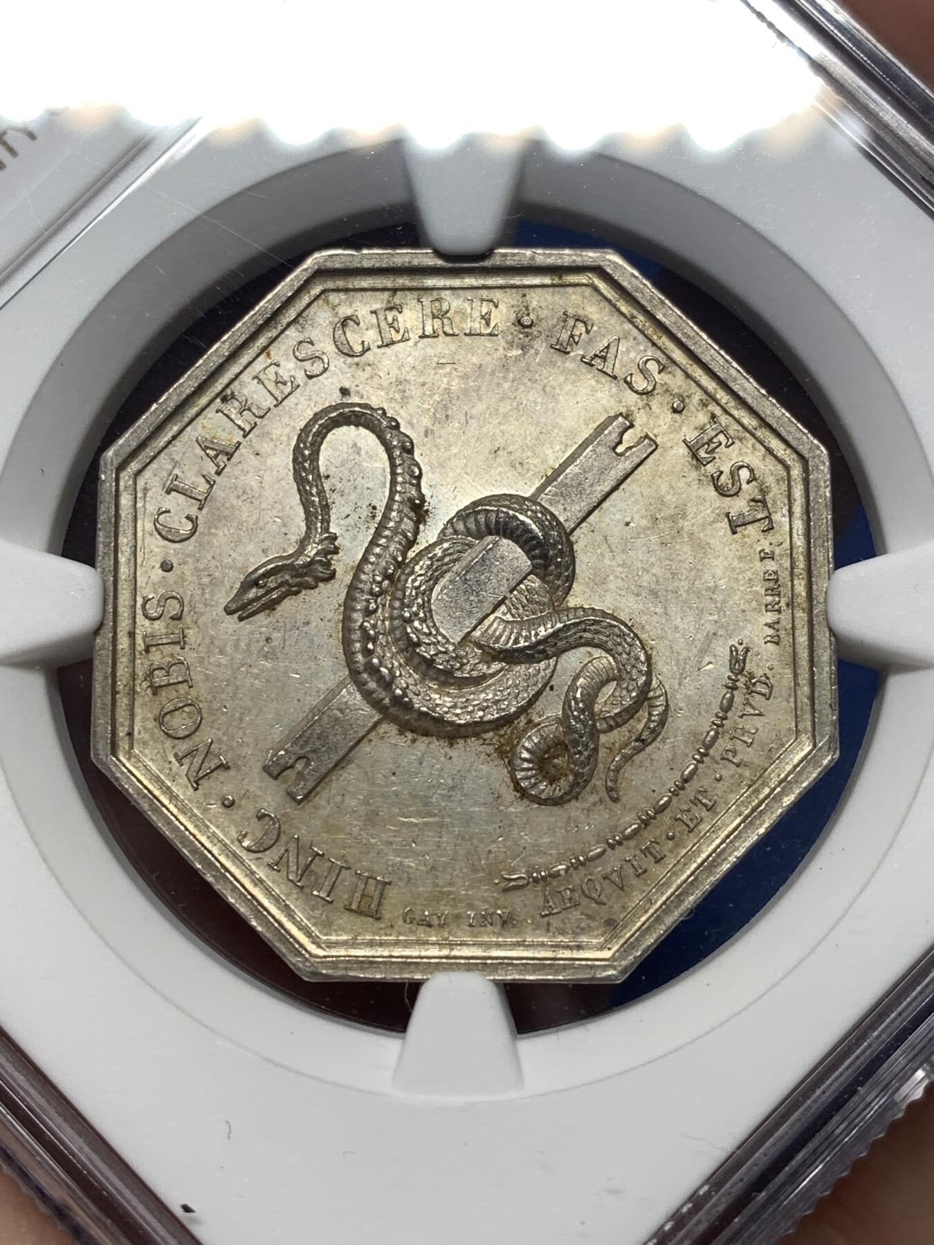 《竞宝斋》第482场 周日，周一 2场连拍 （全场包邮）20级店铺 欢迎送拍 NGC MS63 法国特雷武公证人八角银质代币，直径32mm，品相不错