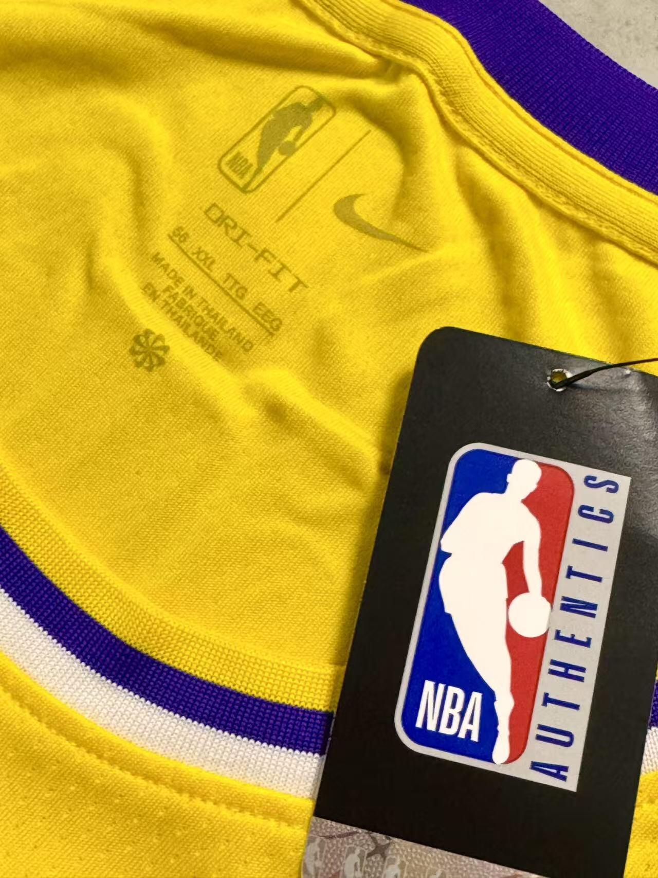 零元拍：东大王加冕得分王，NBA得分王卢卡-东契奇亲签洛杉矶湖人Nike球队限定紫金球衣背书经典Luka Magic，本人尺码，绝对是这个辉煌赛季的不二收藏！