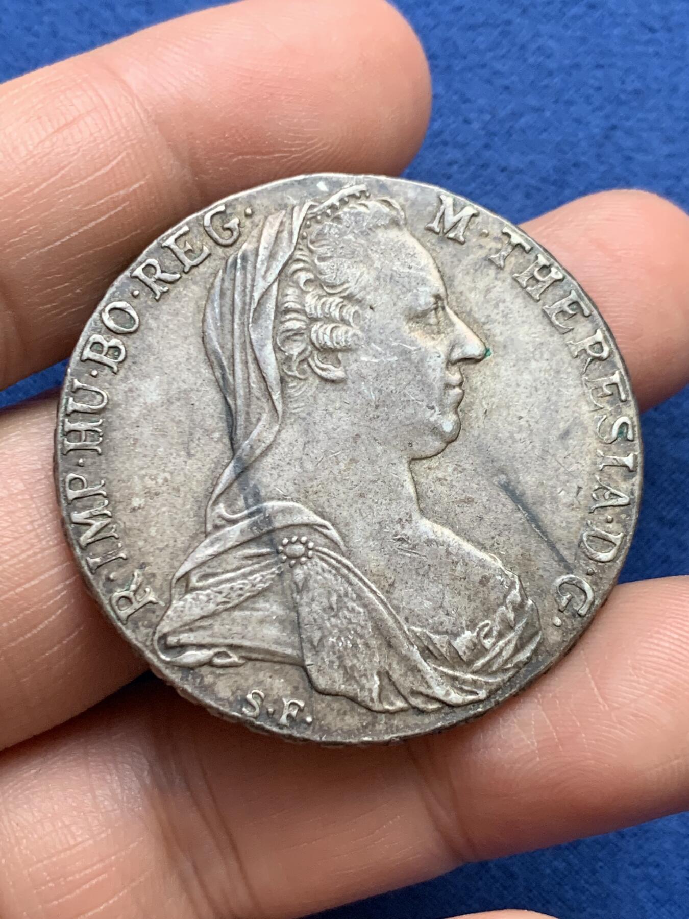 《竞宝斋》第482场 周日，周一 2场连拍 （全场包邮）20级店铺 欢迎送拍 奥地利1780年特蕾莎大银币后铸双须版本，整体状态温润，28克，833银