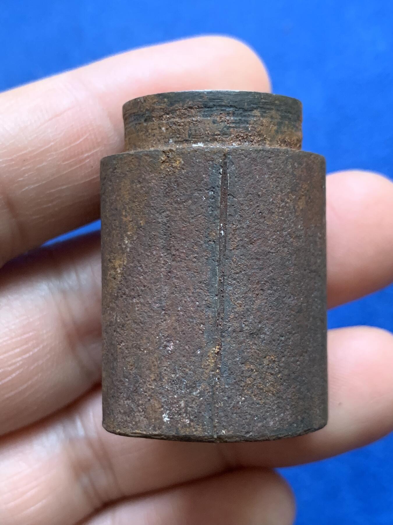 《竞宝斋》第482场 周日，周一 2场连拍 （全场包邮）20级店铺 欢迎送拍 印度机制币币模冲头（Die)，钢模一枚。购于英国拍会，重129克。殖民期印度大量钱币由英国铸币厂代制造。或用于莫卧儿卢比、土邦卢比等。机制币钢模（Die)在收藏市场极少见，是研究现代机制币工艺的极佳样本