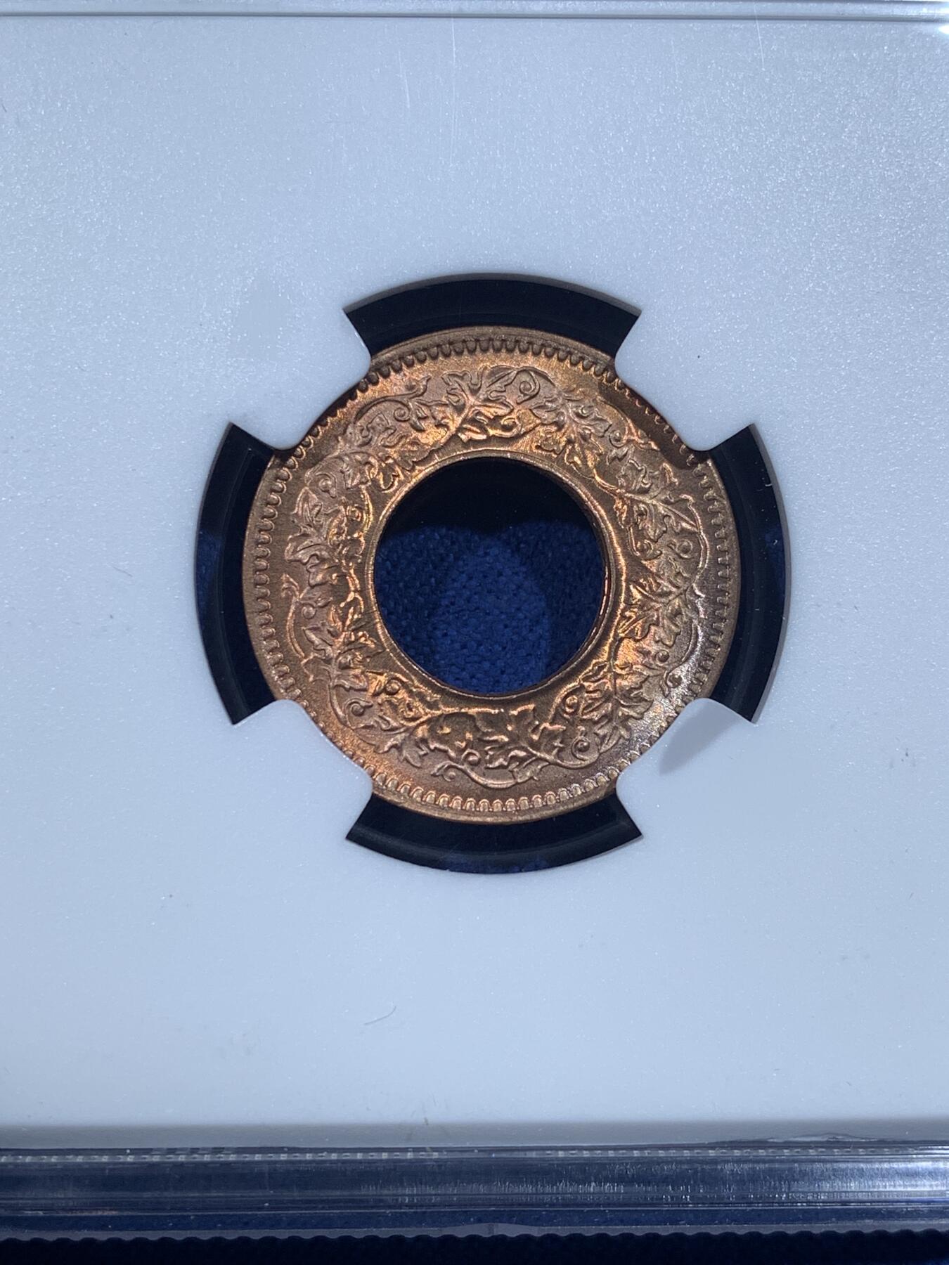 《竞宝斋》第482场 周日，周一 2场连拍 （全场包邮）20级店铺 欢迎送拍 NGC MS66RB 英属印度 1943年 1PICE 中孔铜币 冠军分