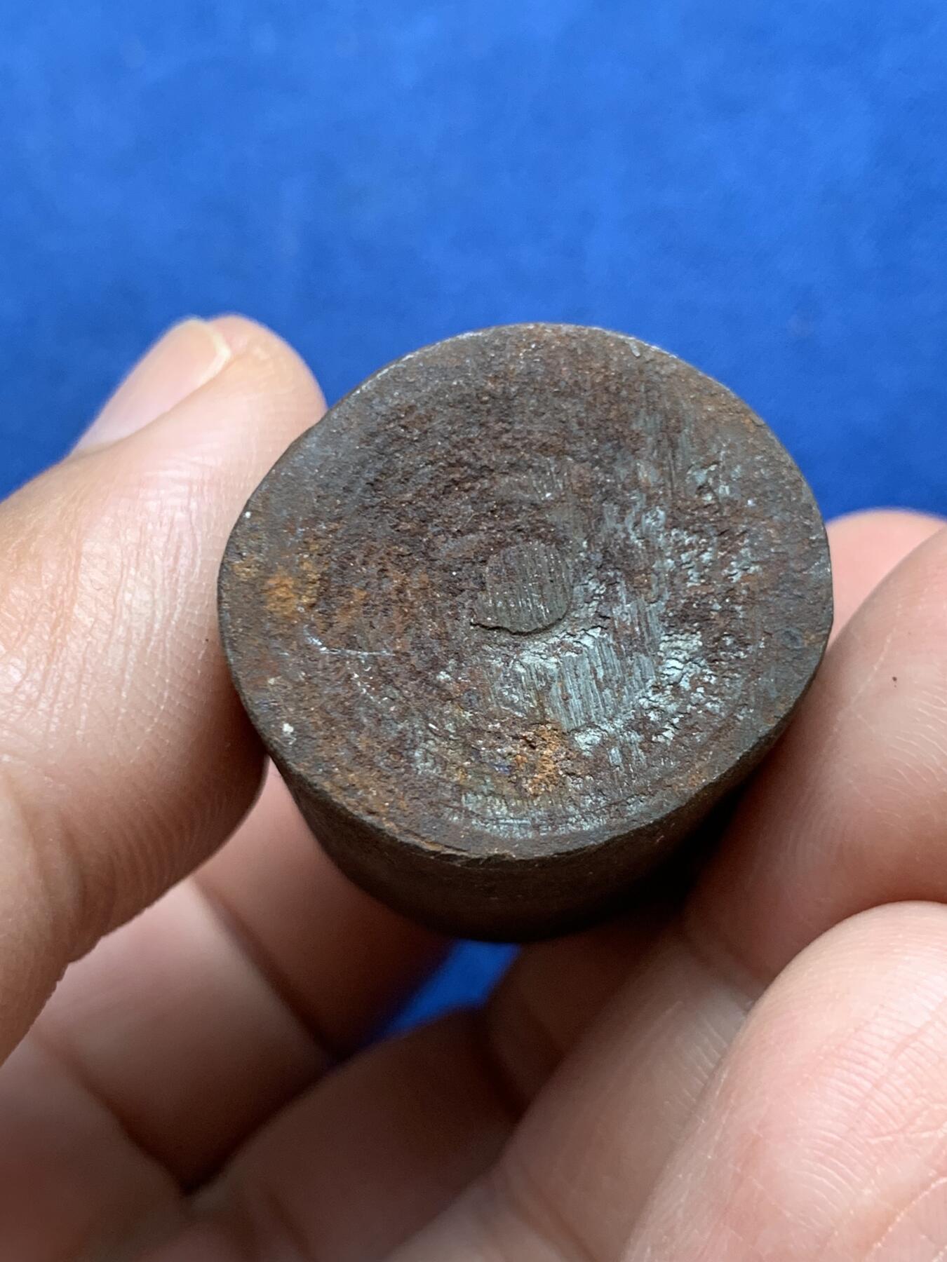 《竞宝斋》第482场 周日，周一 2场连拍 （全场包邮）20级店铺 欢迎送拍 印度机制币币模冲头（Die)，钢模一枚。购于英国拍会，重129克。殖民期印度大量钱币由英国铸币厂代制造。或用于莫卧儿卢比、土邦卢比等。机制币钢模（Die)在收藏市场极少见，是研究现代机制币工艺的极佳样本