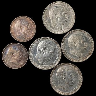 修遠堂世界钱币第112期 - 丹麦克里斯蒂安十世 海豚1 克朗 / 2 克朗银币一组，总重74.83g，含银80%