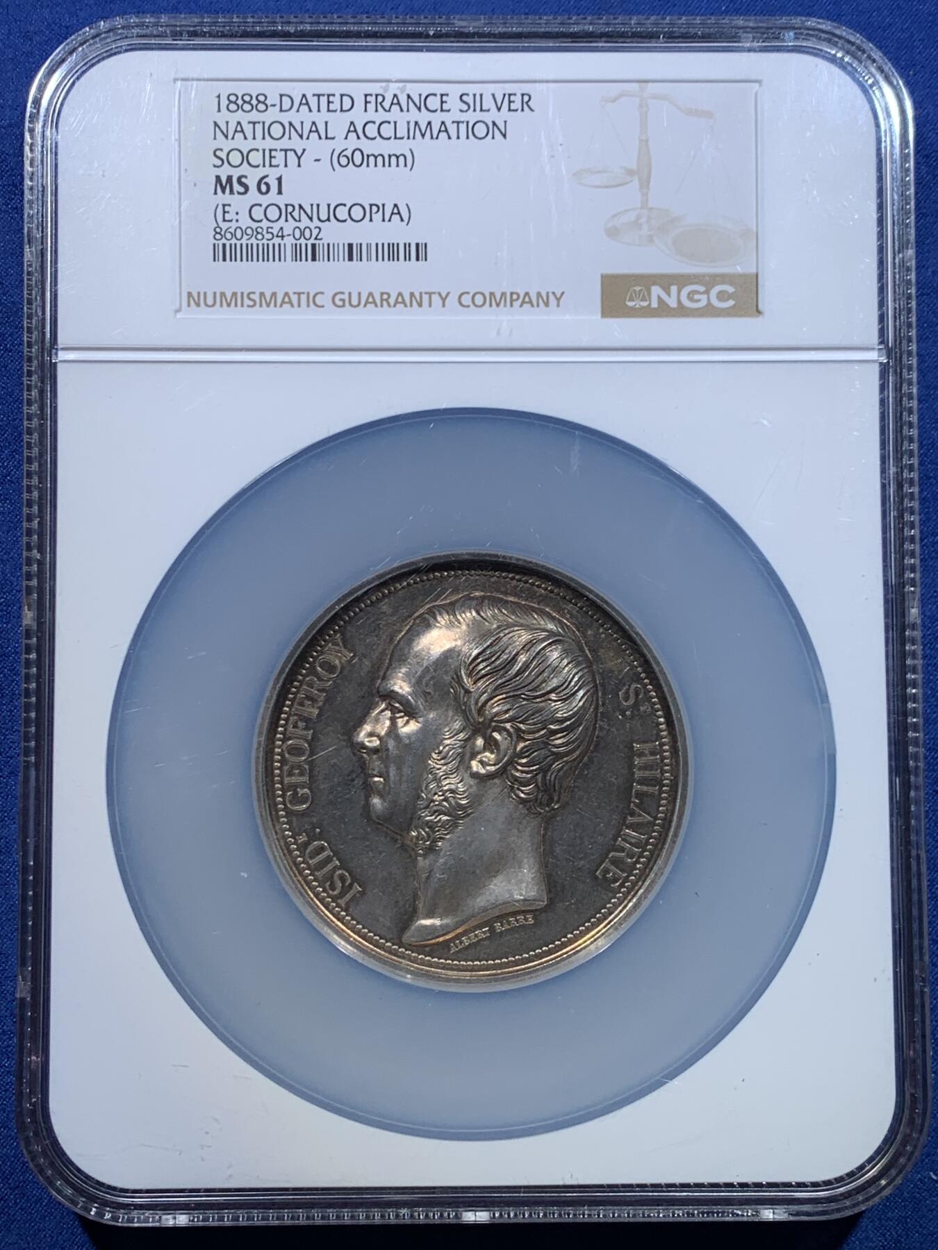 《竞宝斋》第482场 周日，周一 2场连拍 （全场包邮）20级店铺 欢迎送拍 NGC MS61 法国驯化学会大银章 吉利年1888年 直径60mm 加大加厚盒