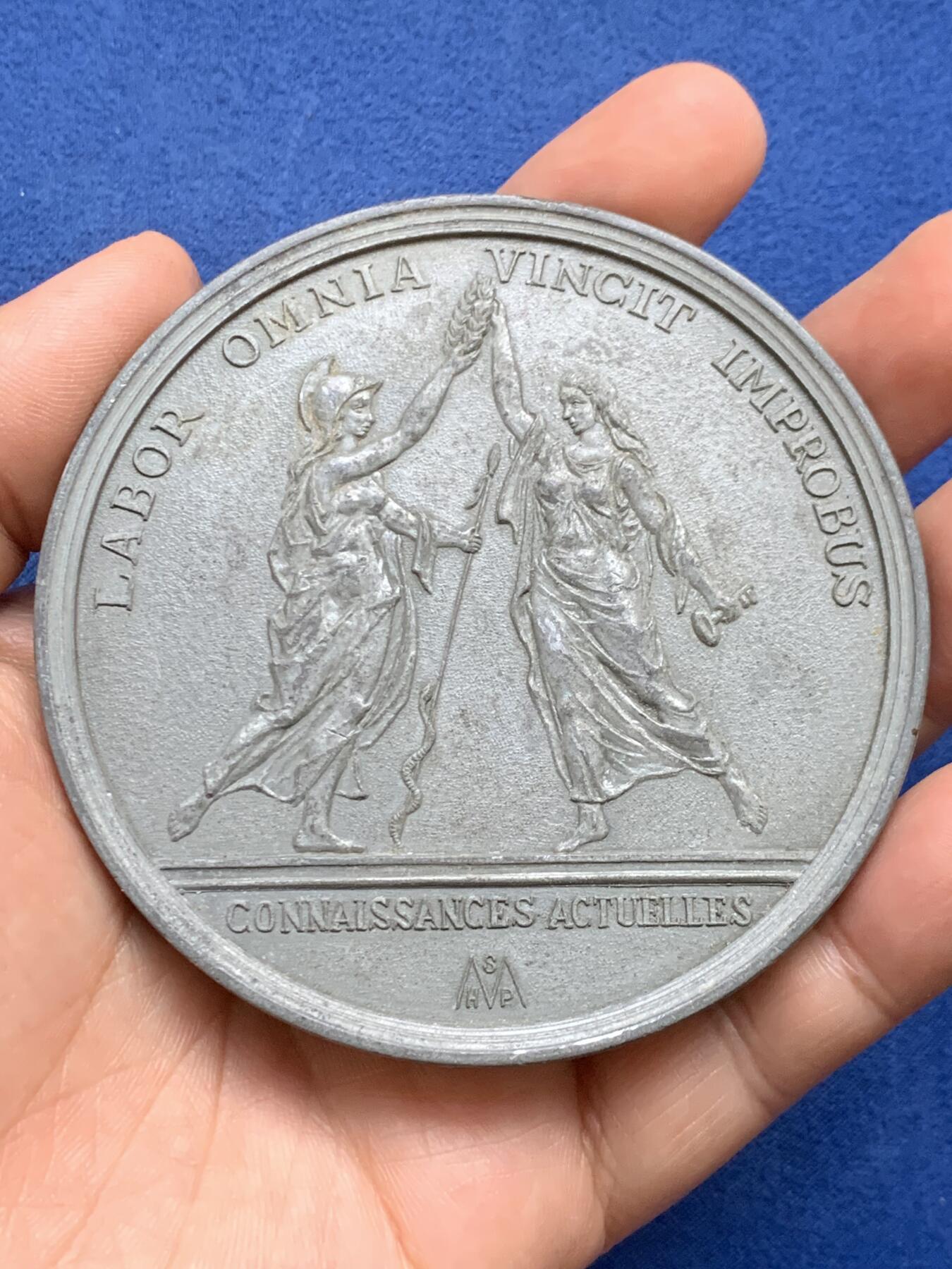 《竞宝斋》第482场 周日，周一 2场连拍 （全场包邮）20级店铺 欢迎送拍 法国国务大臣让-巴蒂斯特·柯尔贝尔纪念大锡章 光边 171.4克 80.5mm