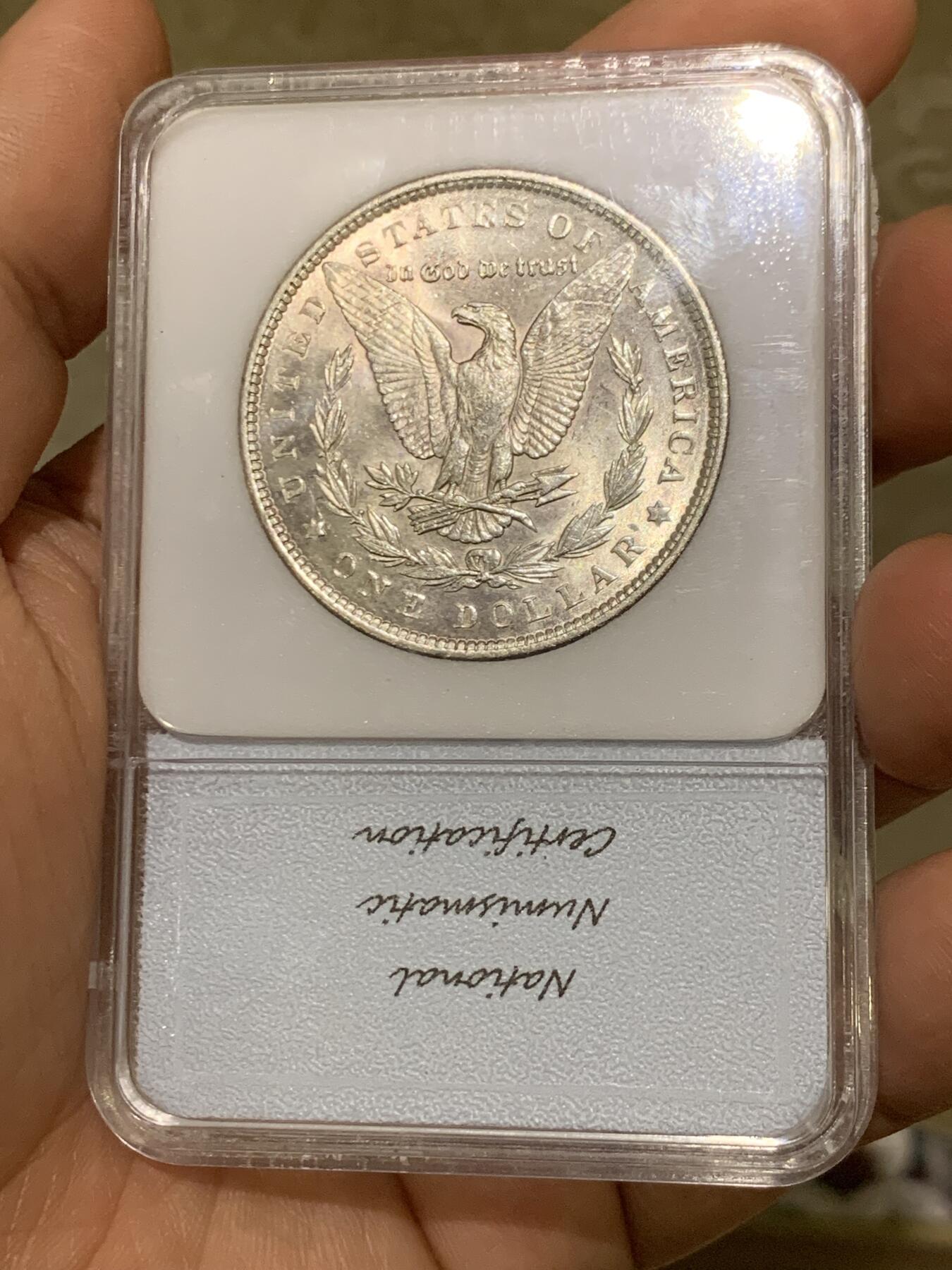 《竞宝斋》第482场 周日，周一 2场连拍 （全场包邮）20级店铺 欢迎送拍 NNC MS65 美国1889年摩根银币 凝夜紫均匀环彩视觉效果极佳 细节见图