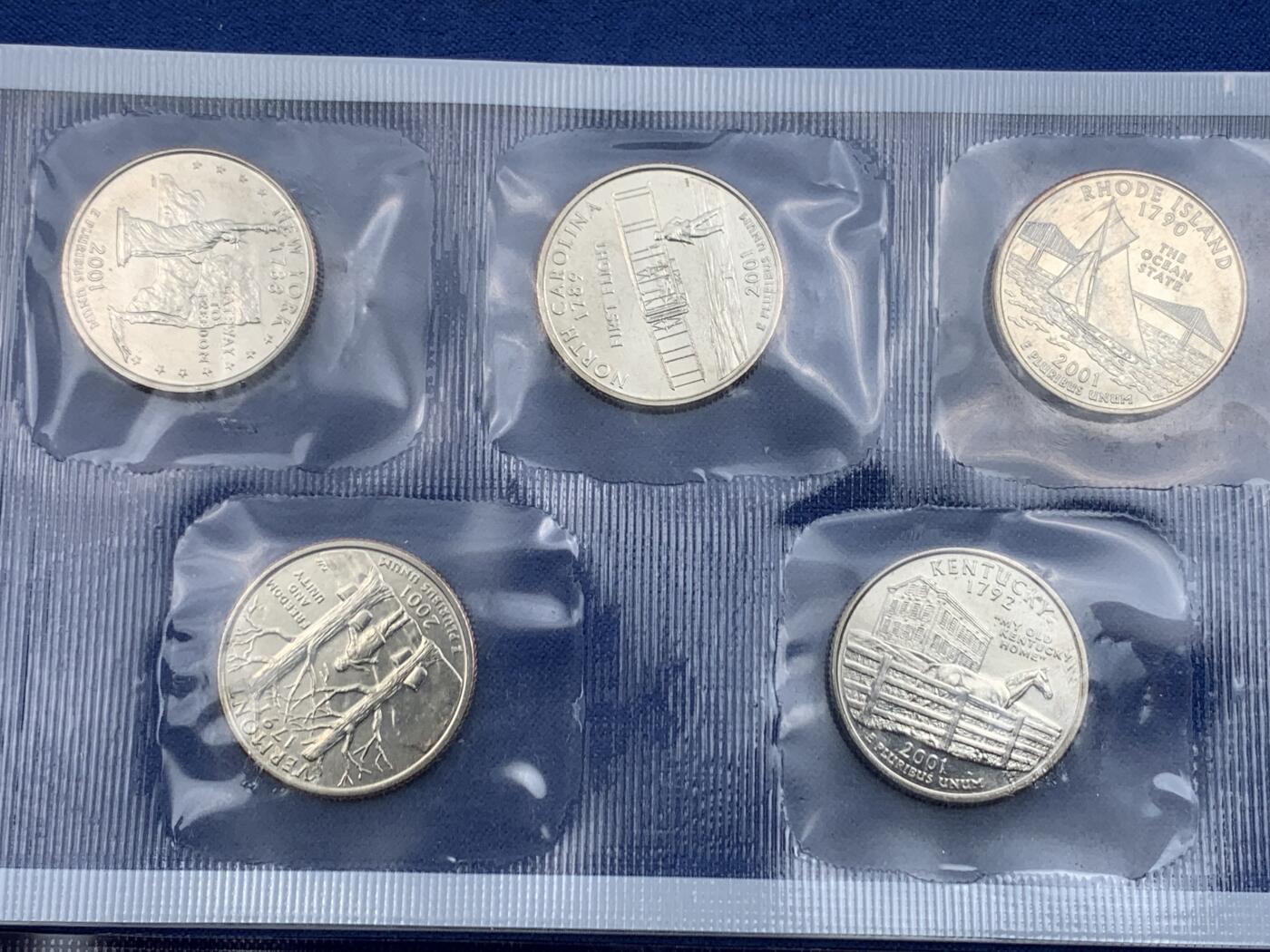 《竞宝斋》第482场 周日，周一 2场连拍 （全场包邮）20级店铺 欢迎送拍 两套一组 2001年美国P厂+D厂套币(每个版本各10枚)，少见品种